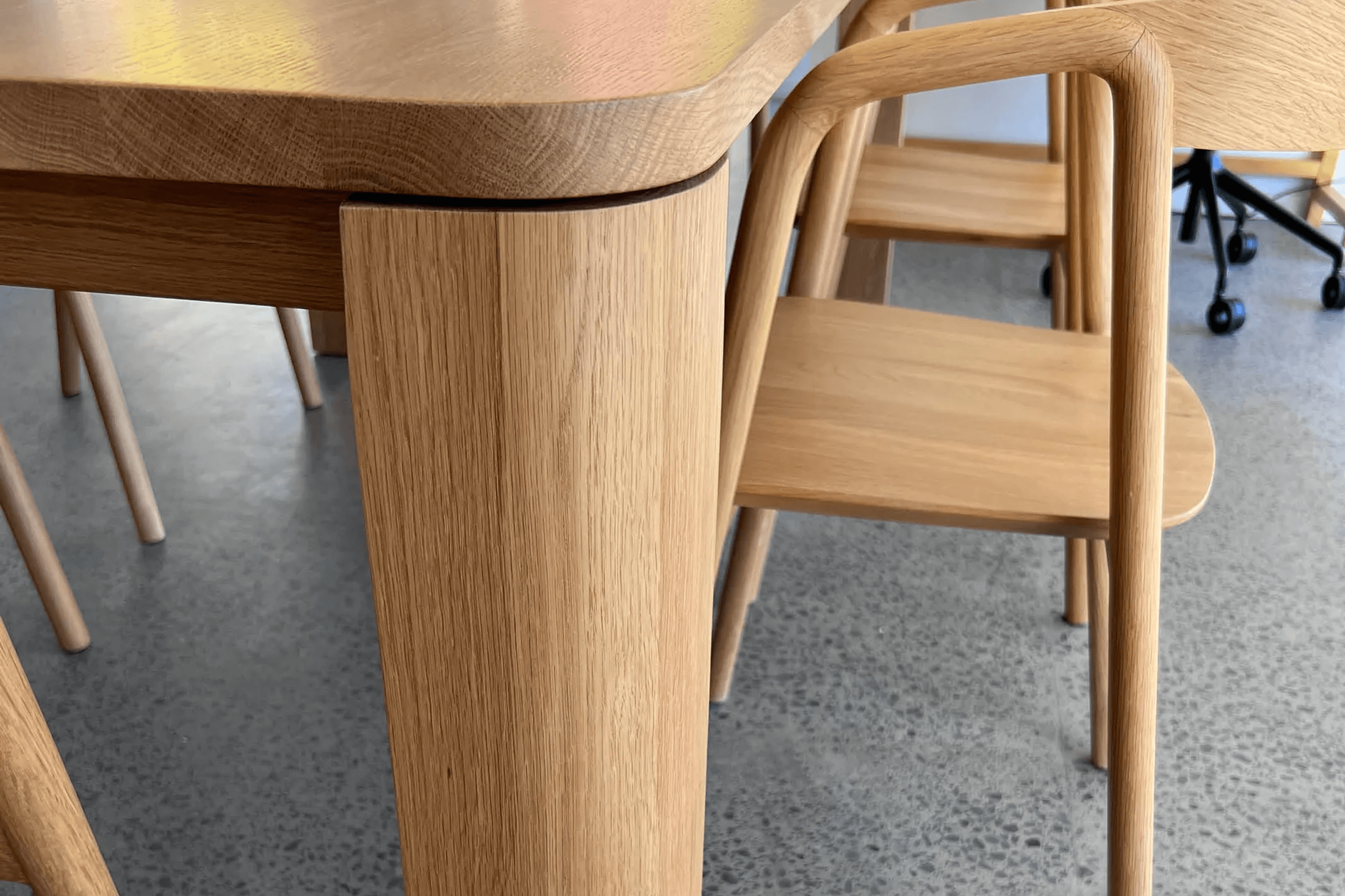 Oli Dining Table