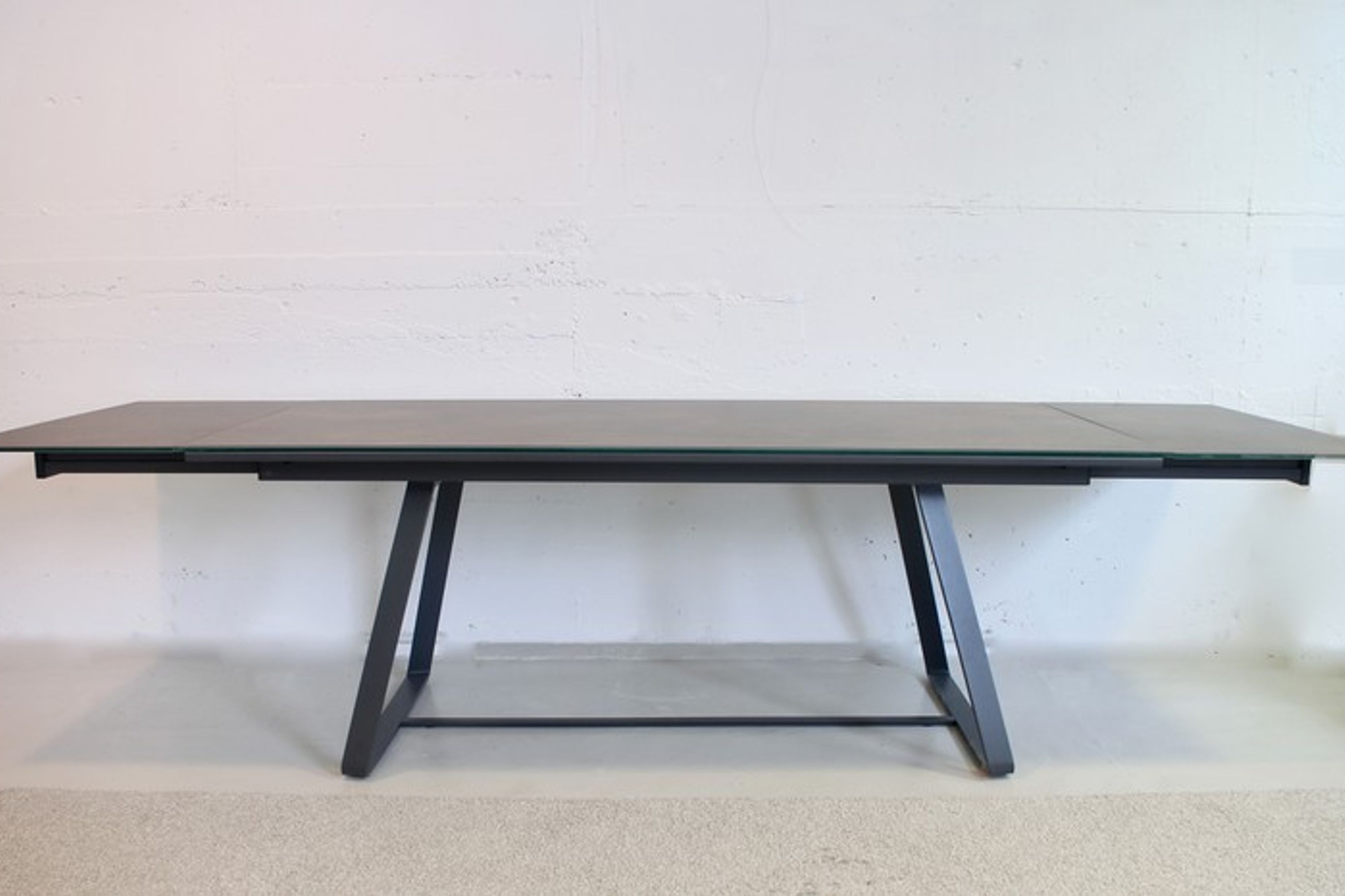 Alfred Dining Table
