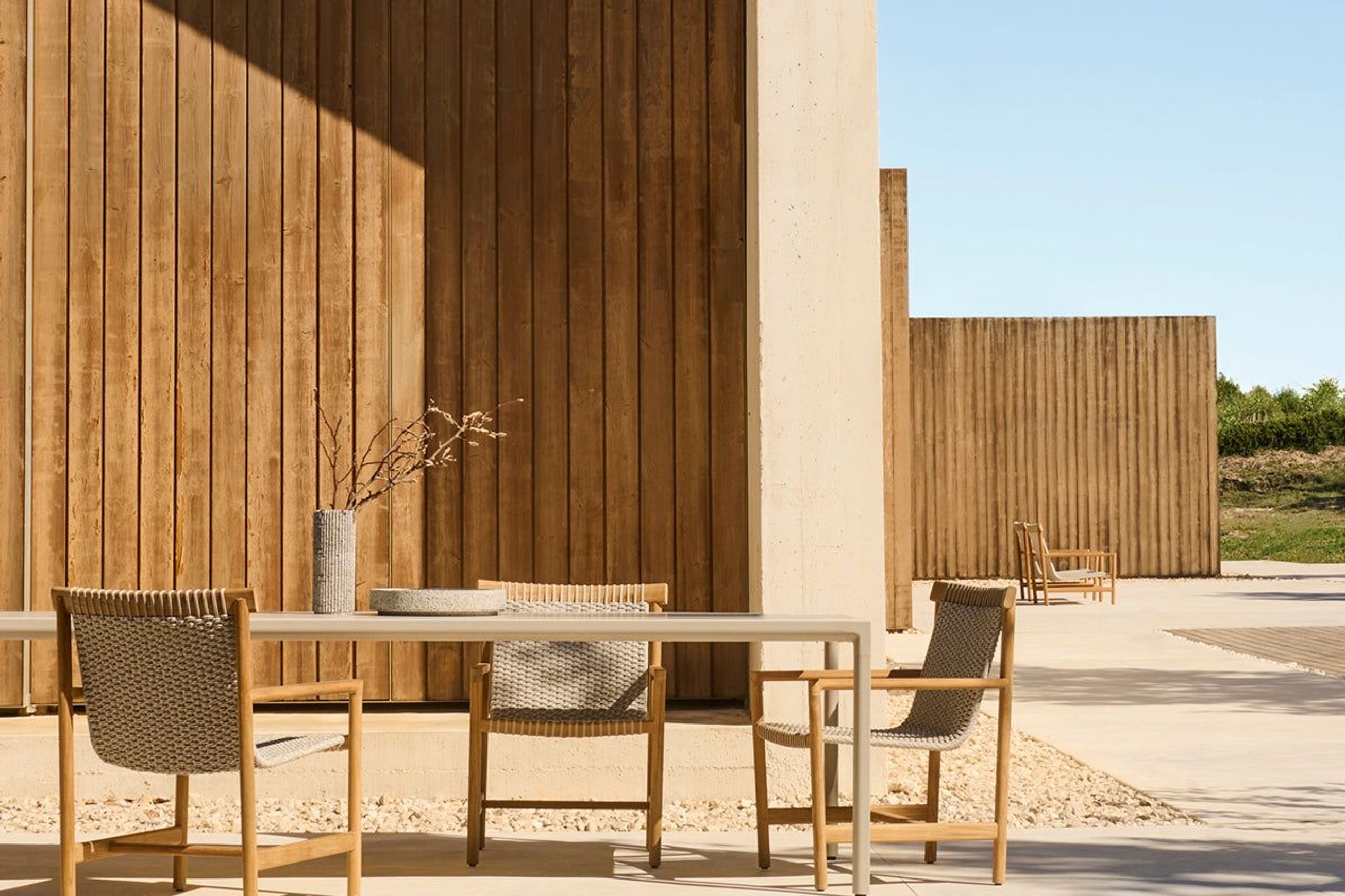 Amanu | Table