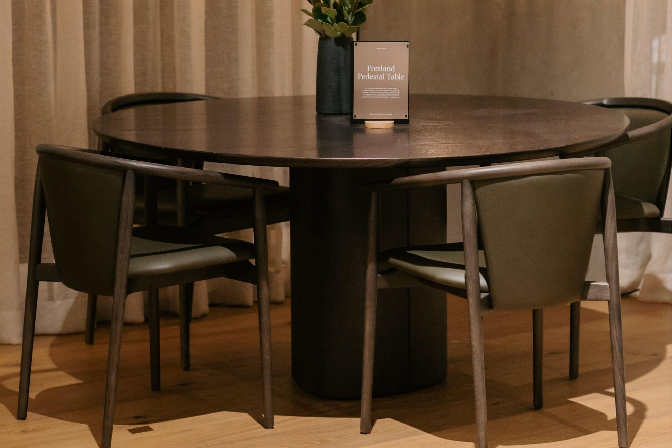 Portland | Pedestal Dining Table