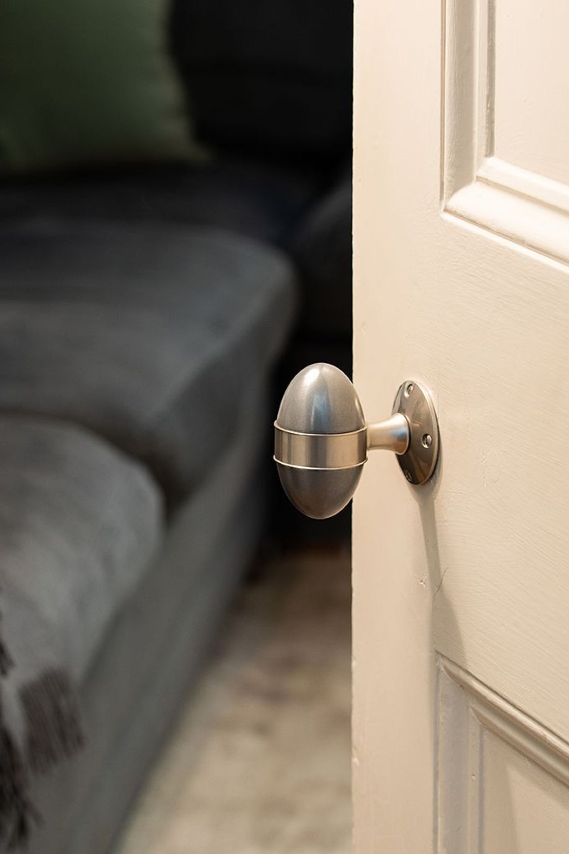 TS S7568 BANDED EGG SOLID DOOR KNOB