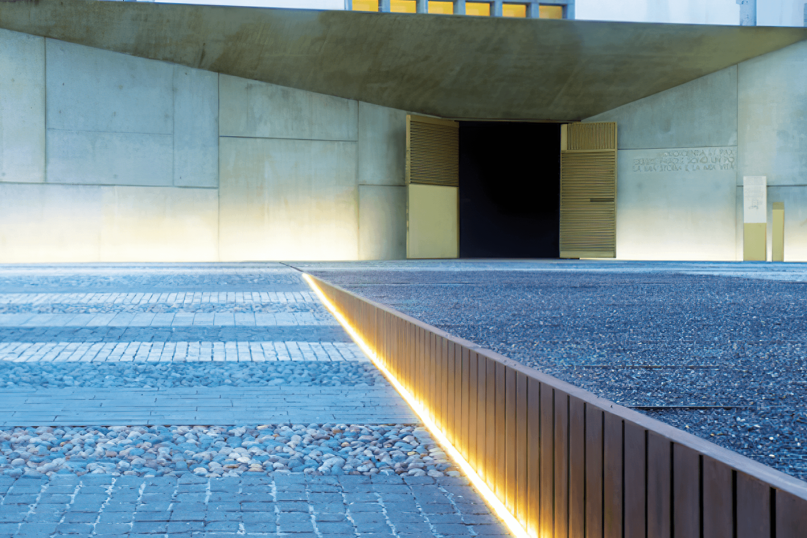 Continuous Line Walk-over Light