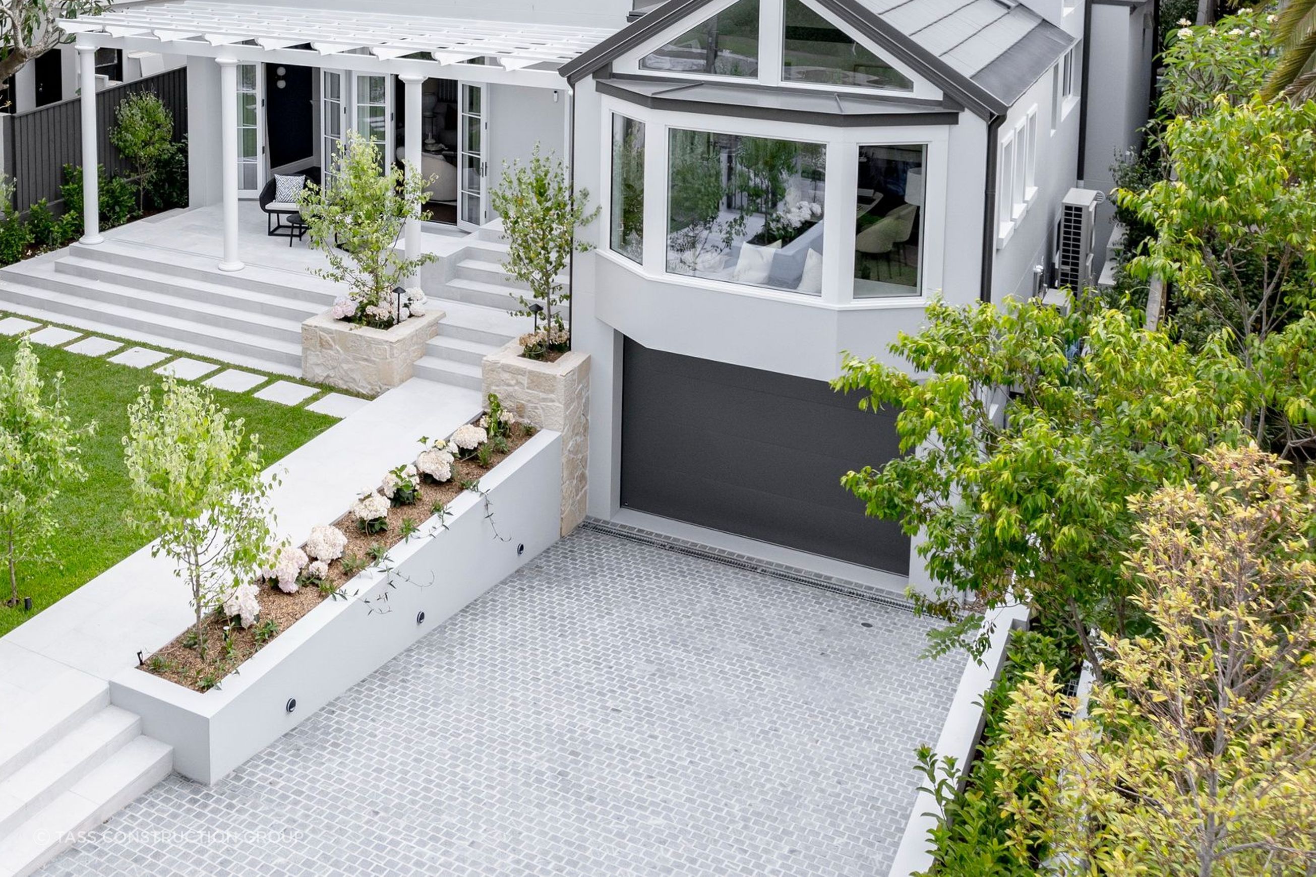 Silhouette Grey Granite Cobblestones