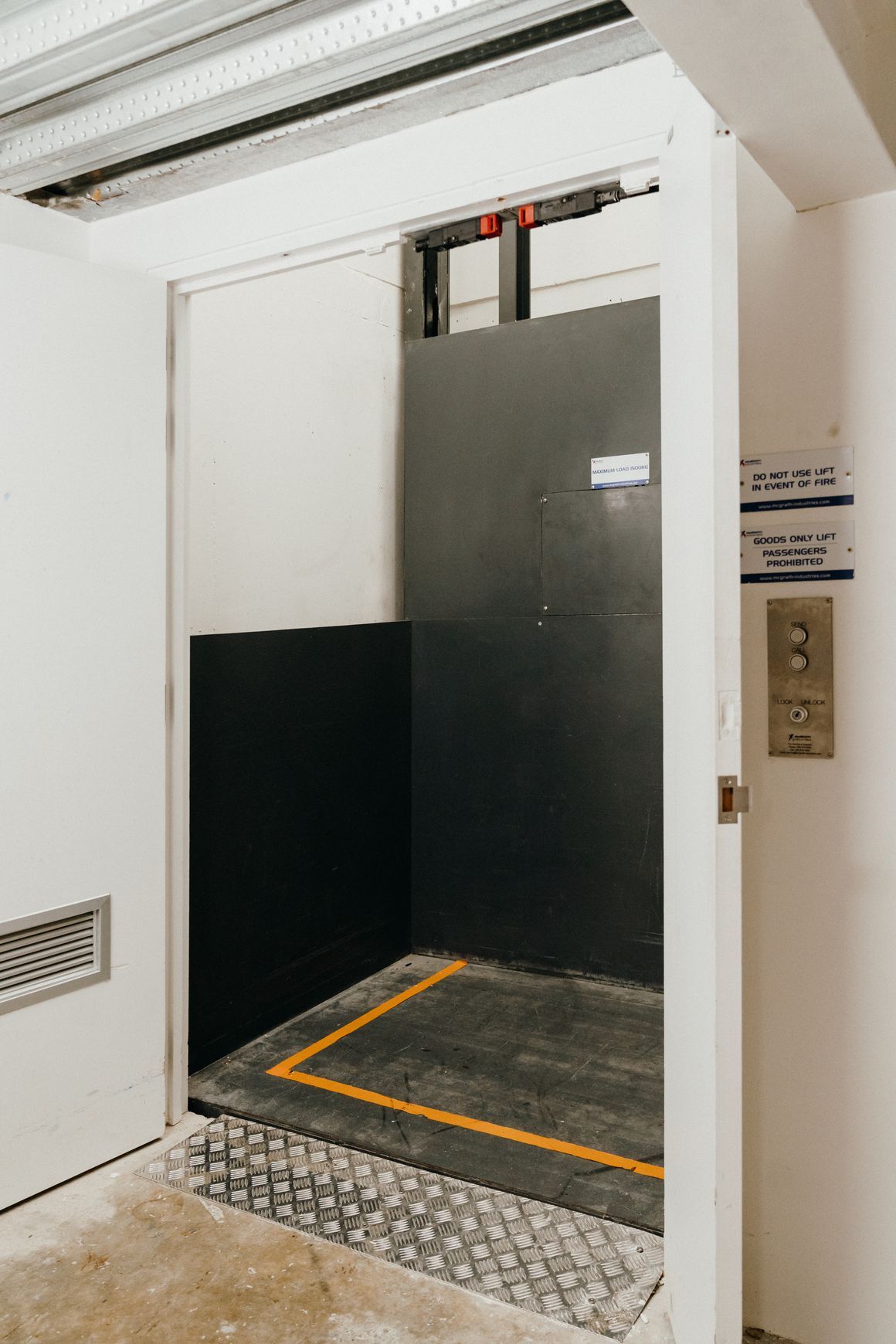 Freight Hoist Mast Lifts