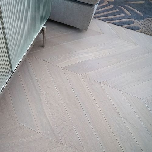 HW16601C Alabastro Chevron Character Grade