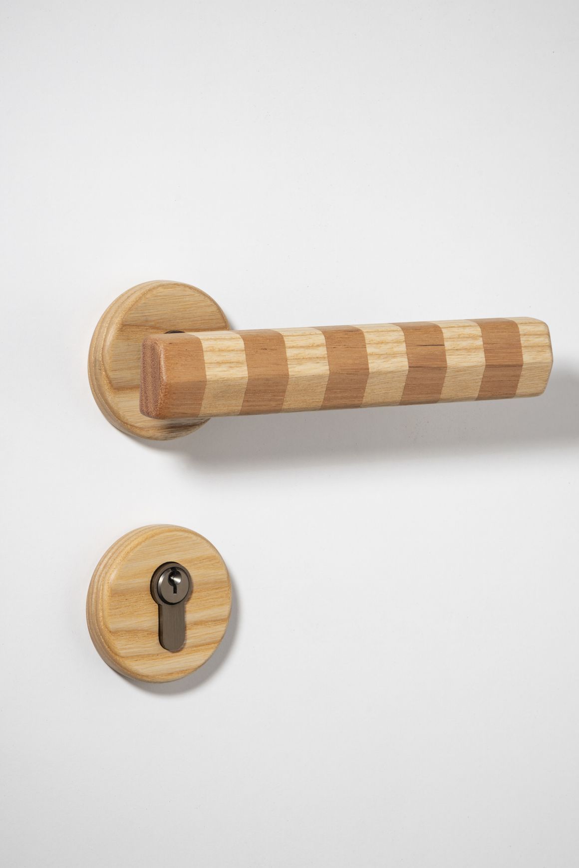 Streaker Round Escutcheon Euro