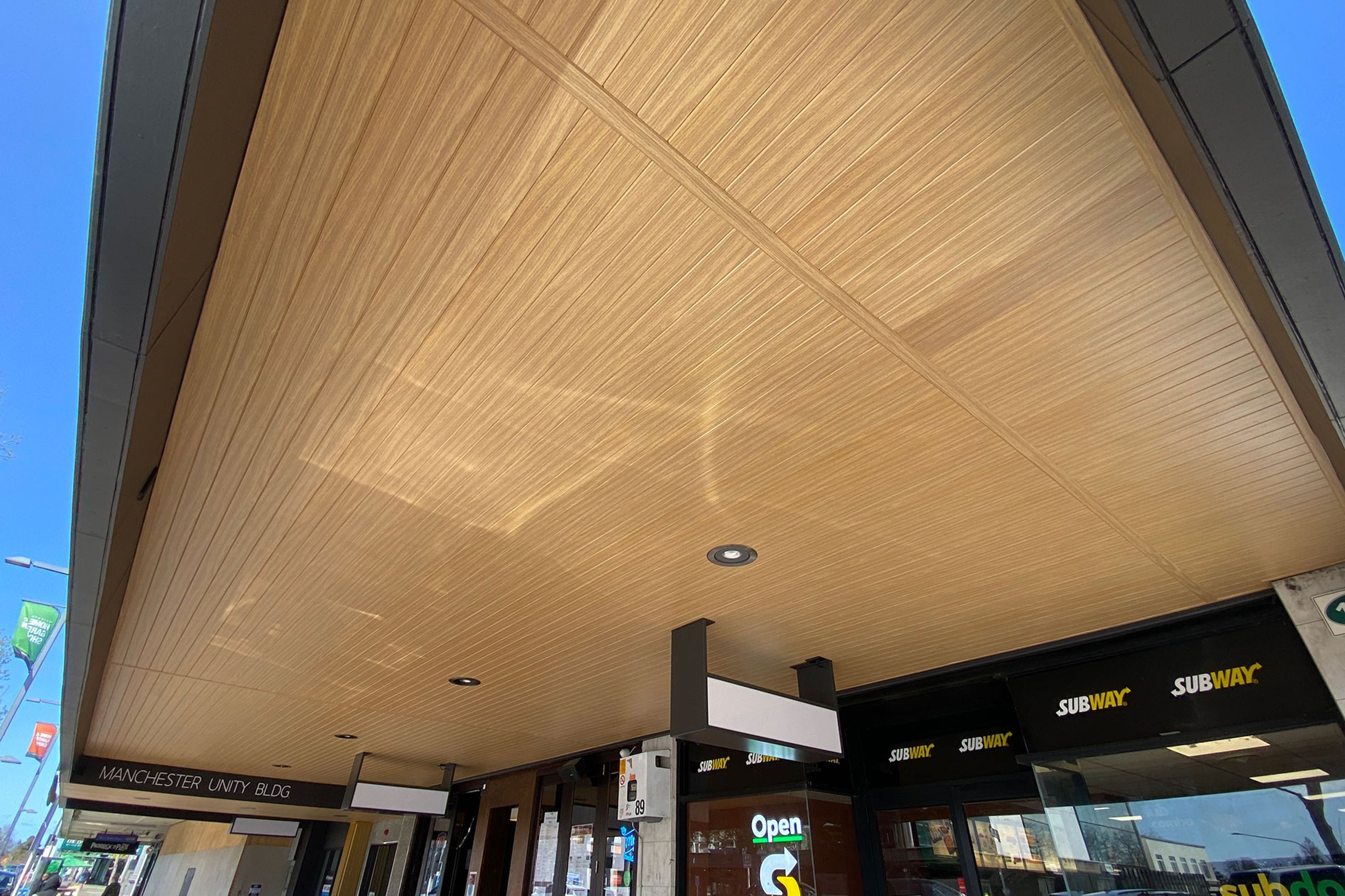 White & Light-Coloured Woodgrain Finishes