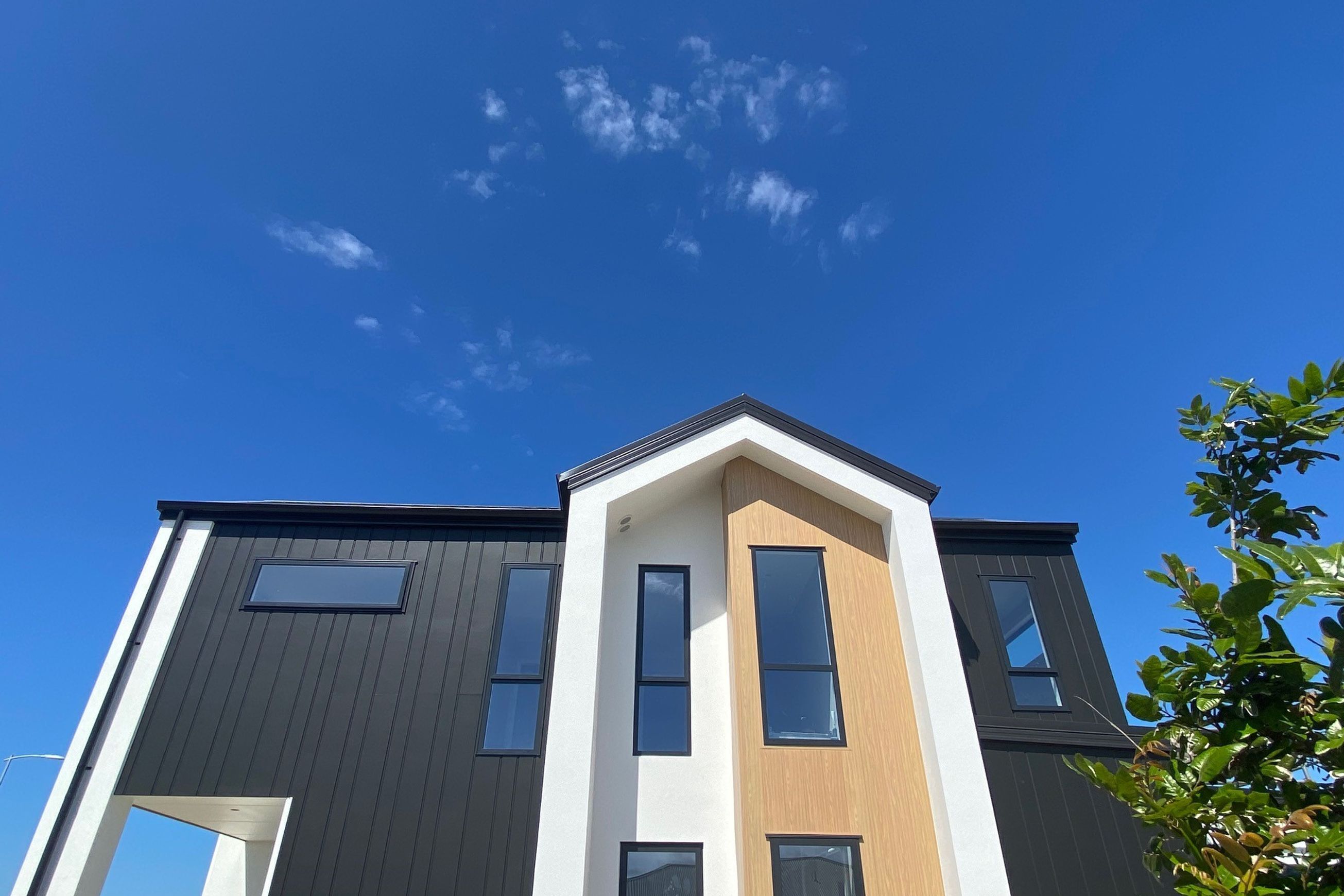 White & Light-Coloured Woodgrain Finishes
