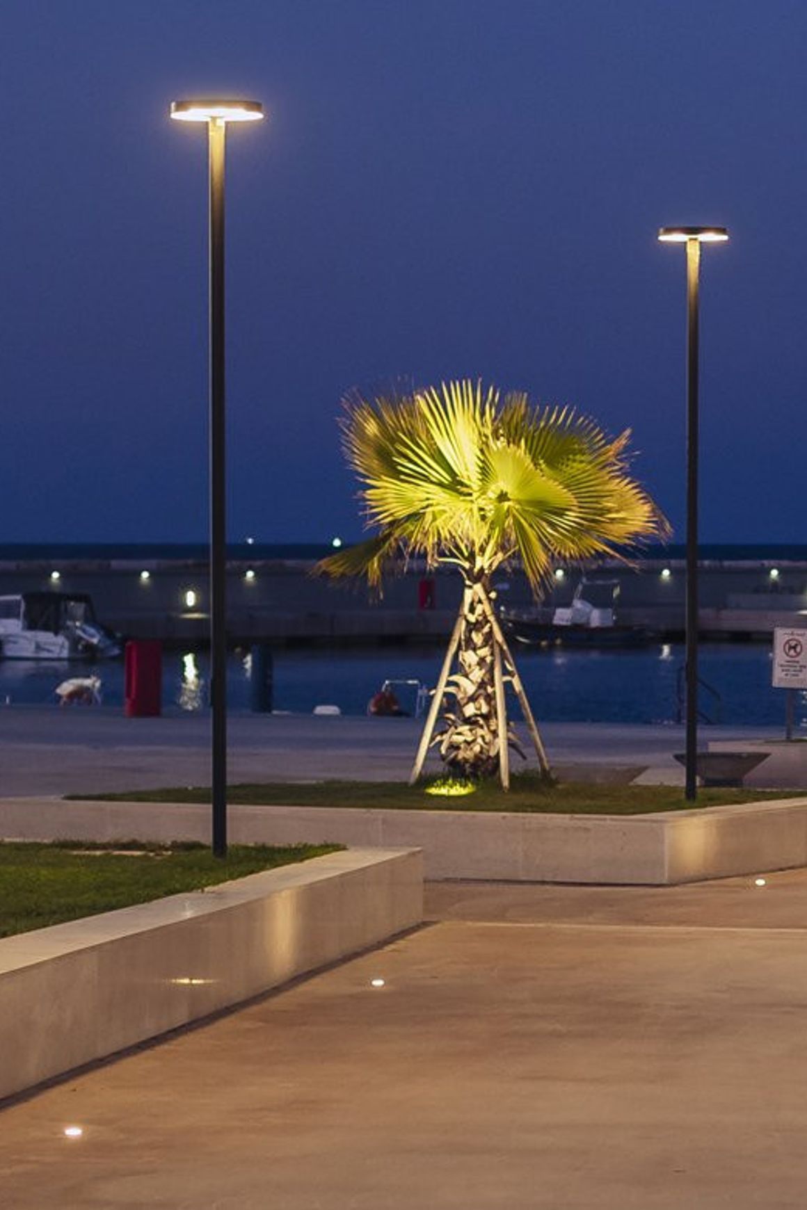 Pole Light Urban Distribution Rotosymmetric Cut Off