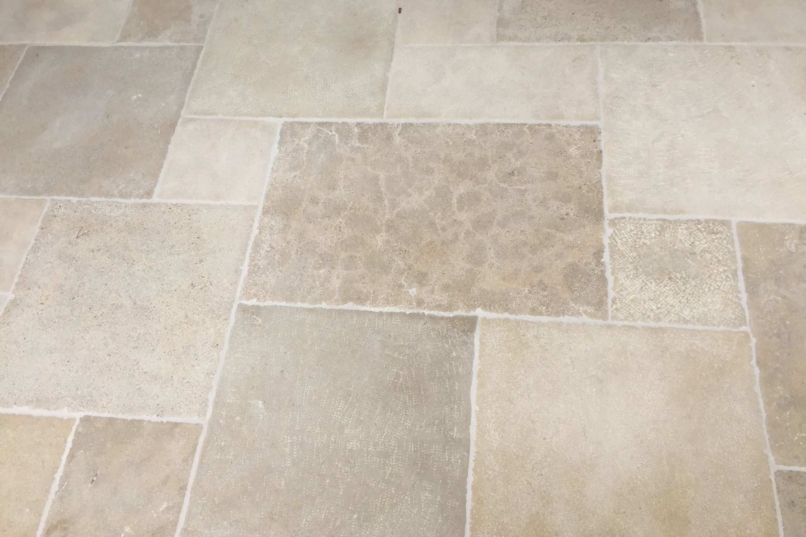 Lipari (Distressed Limestone)