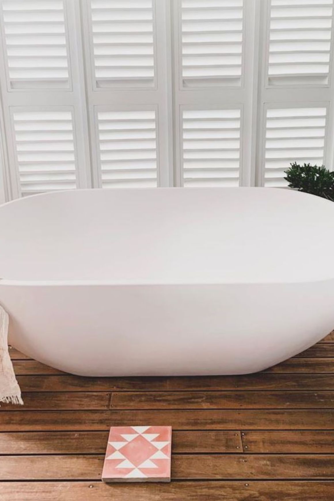 ST12 Justina Toka Bath