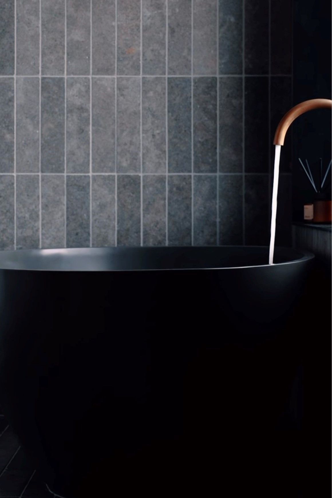 B001 Small Hugi Bath 1460mm