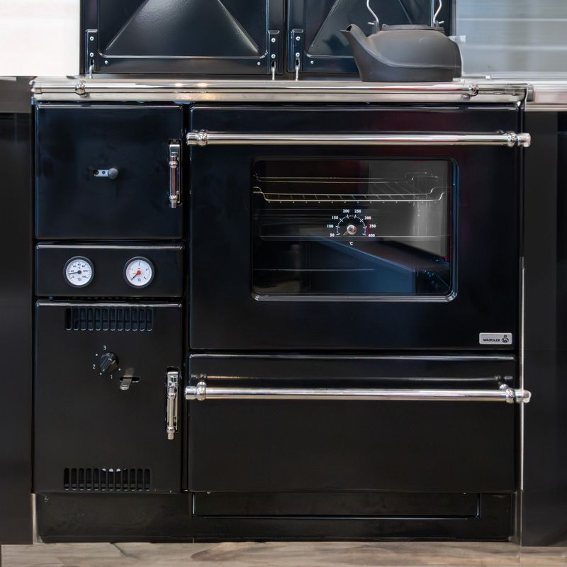 Water-Bearing Wood-Burning Stove K 148 F Black