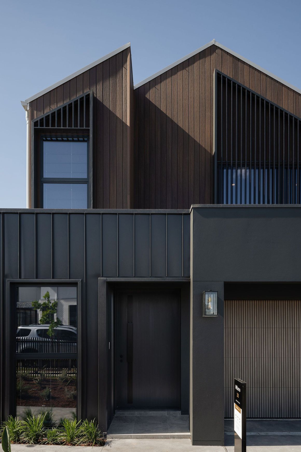 VV53 – BATTEN 40 WITH STILE Aluminium Door