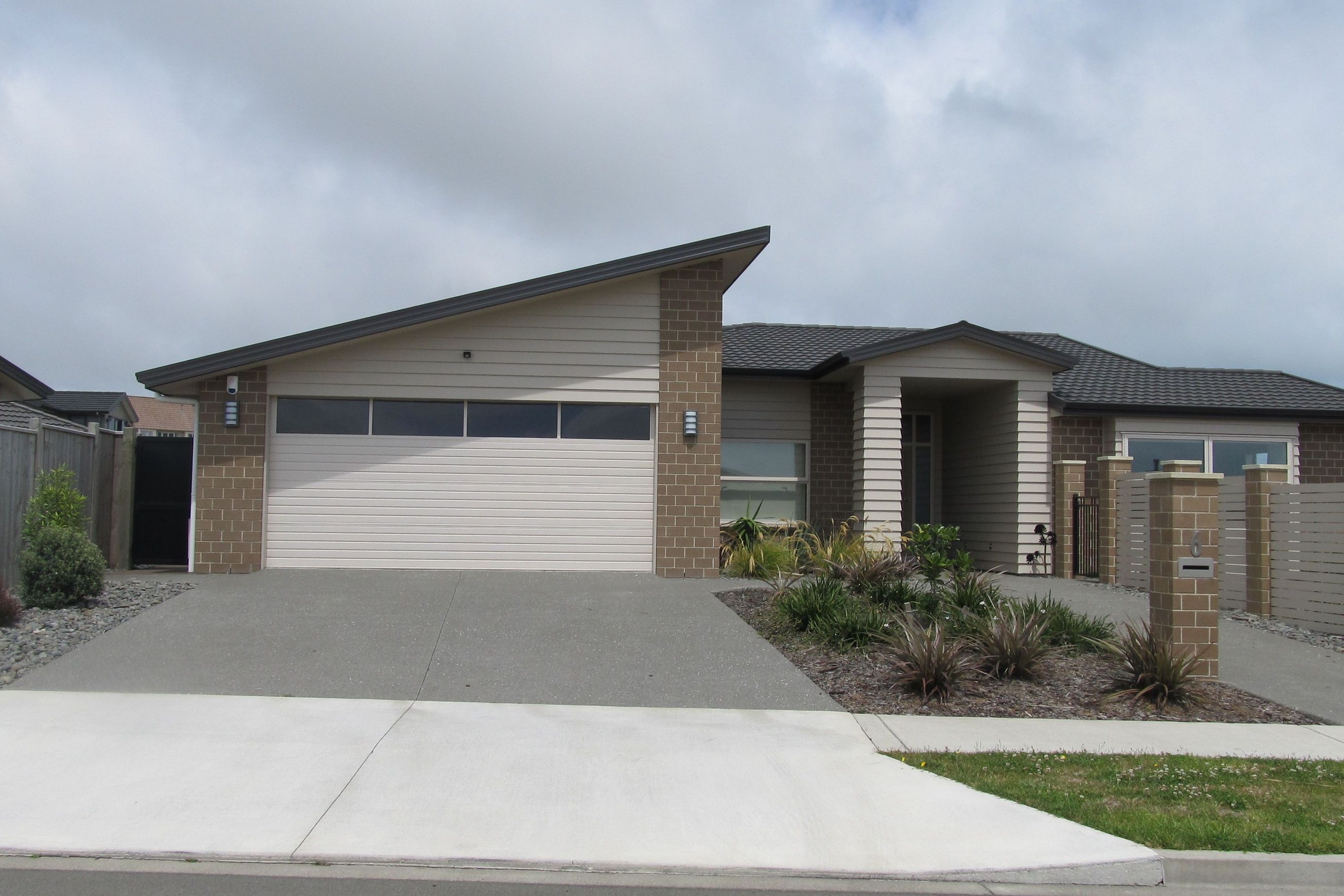 Classic Series - Sandon Profile Garage Door