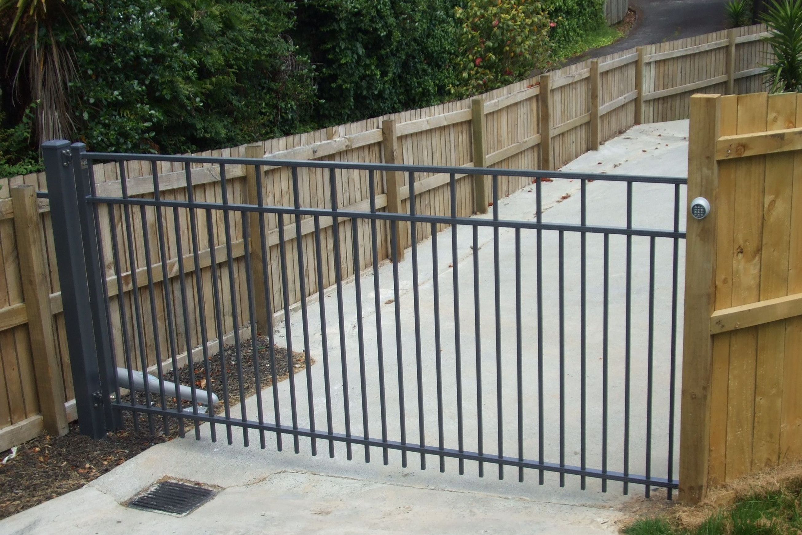 Juralco Advante Gates