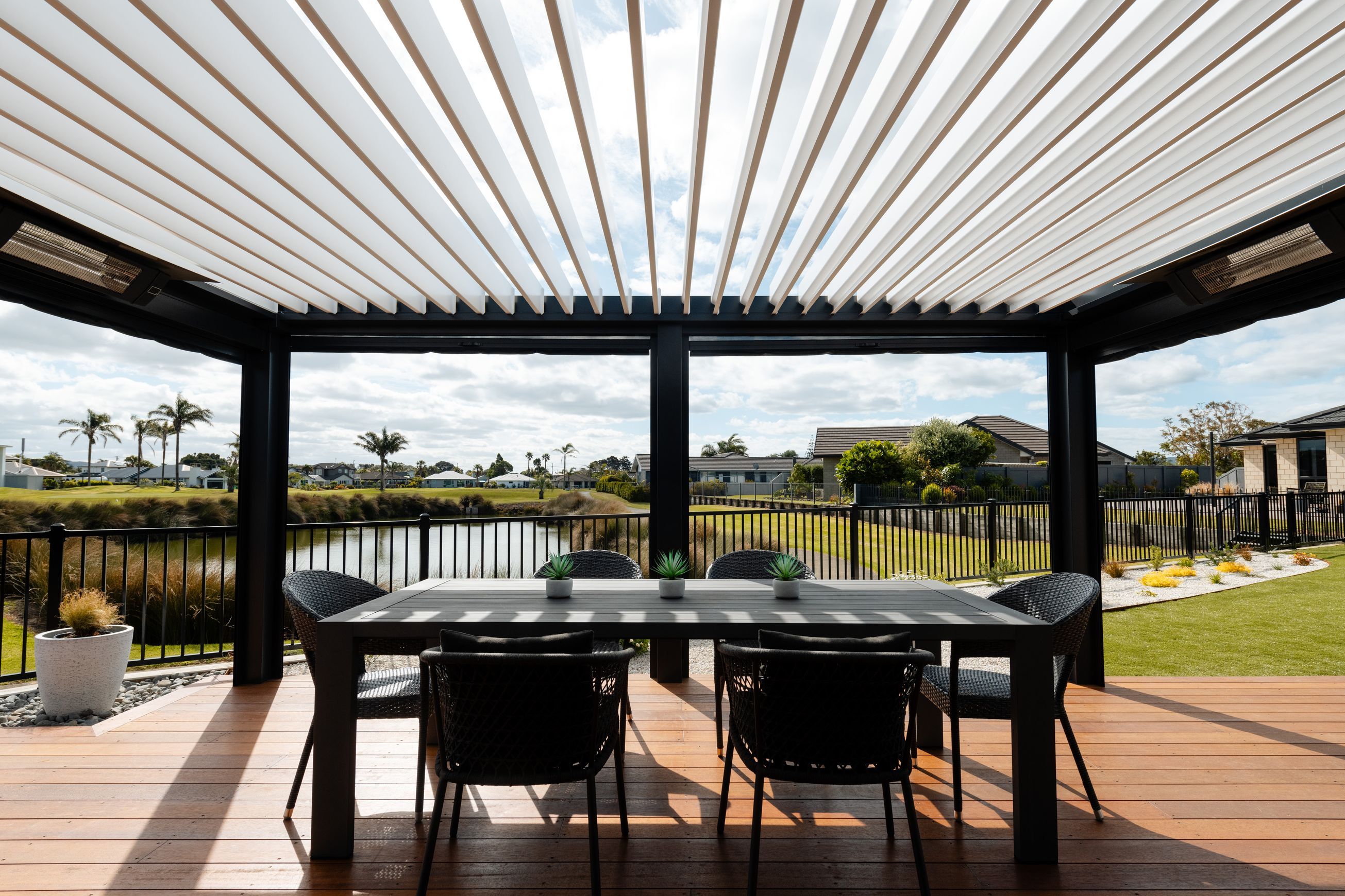 SunPivot® Louvre Roof