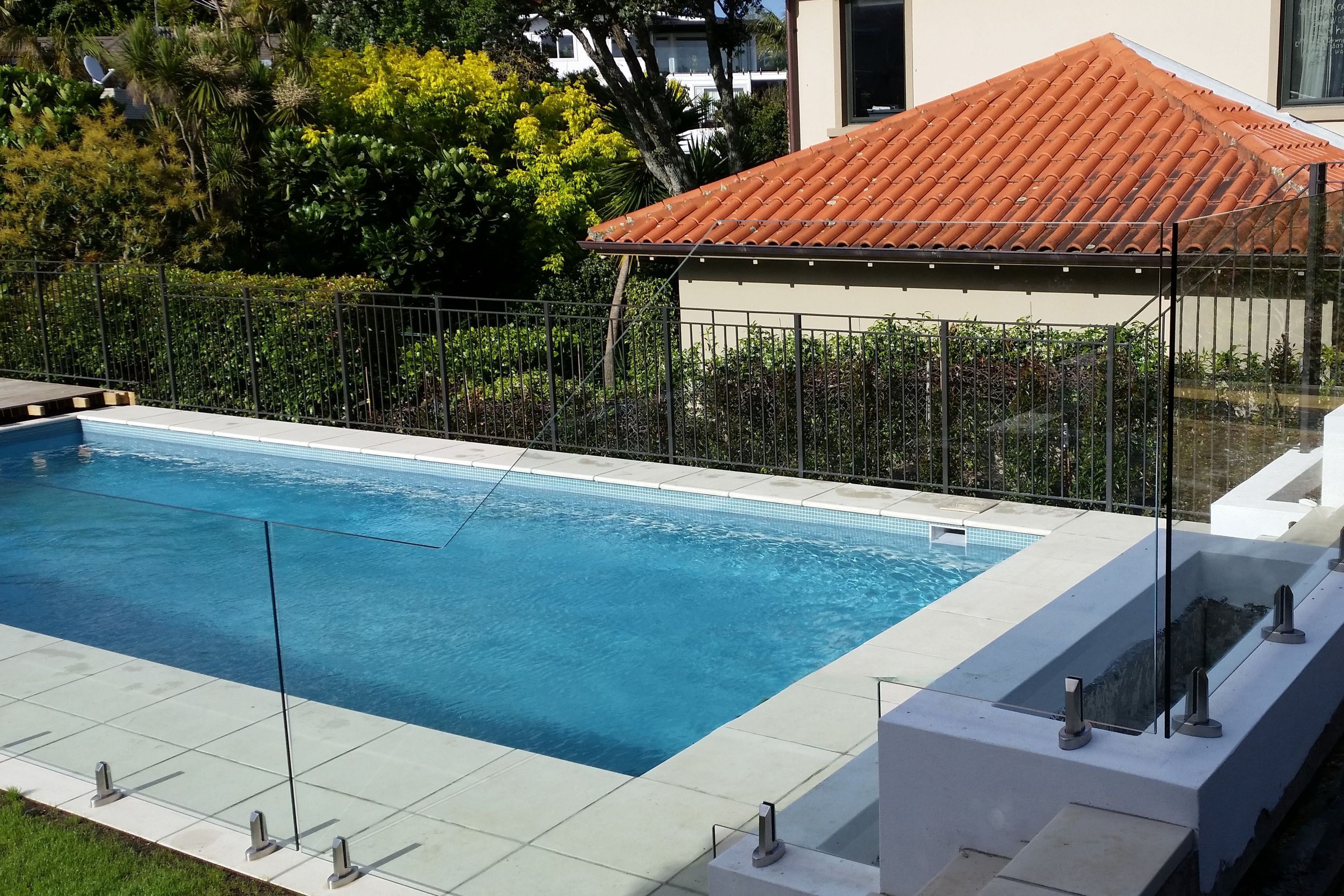 Edgetec Matador® Series I Mini Post Glass Balustrade