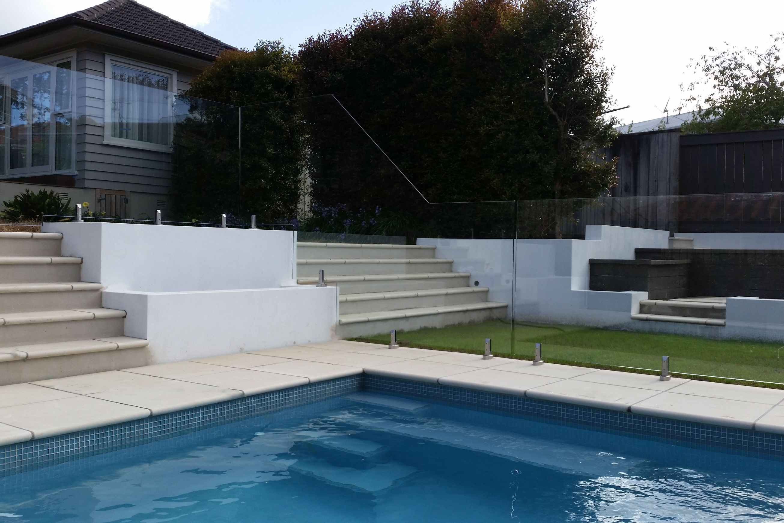 Edgetec Matador® Series I Mini Post Glass Balustrade