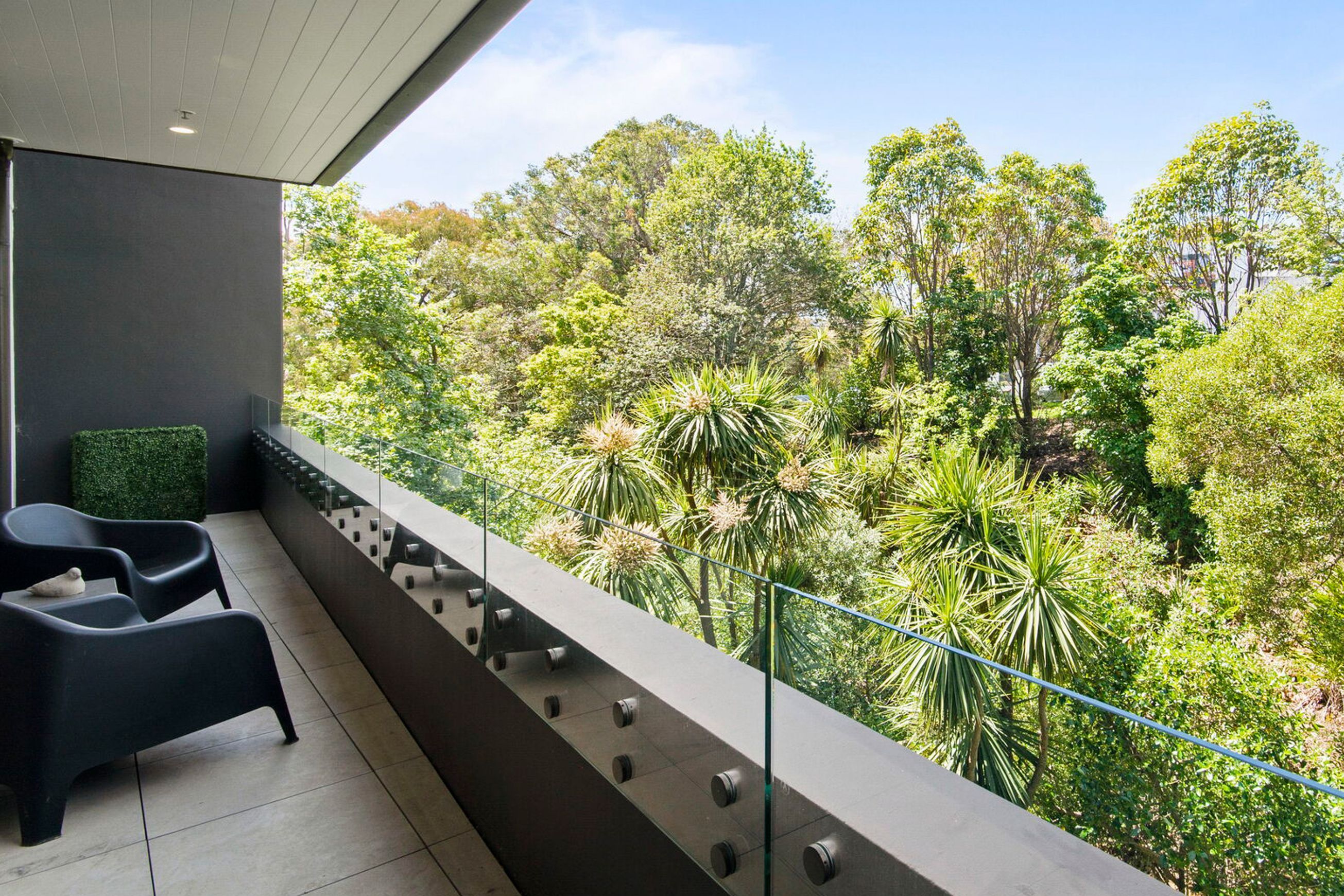 Arena-Points Frameless Glass Balustrade