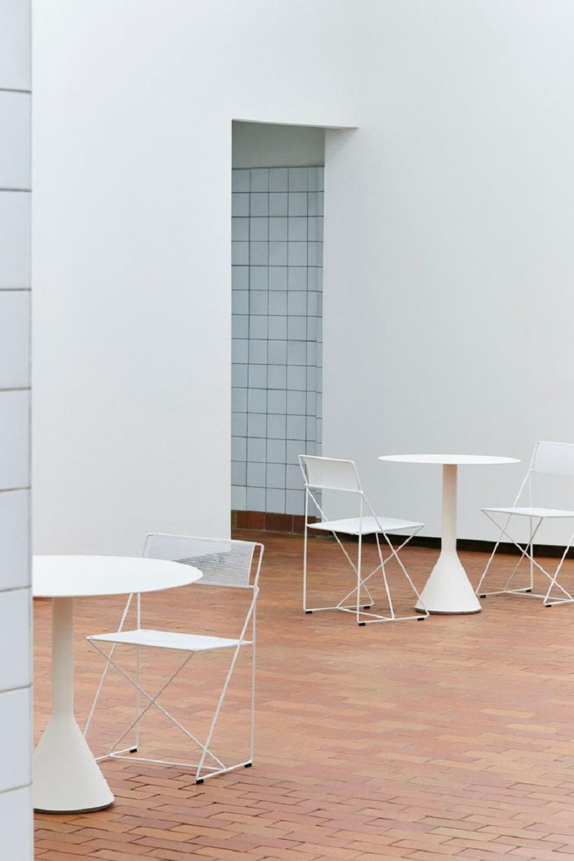 X-Line Chair