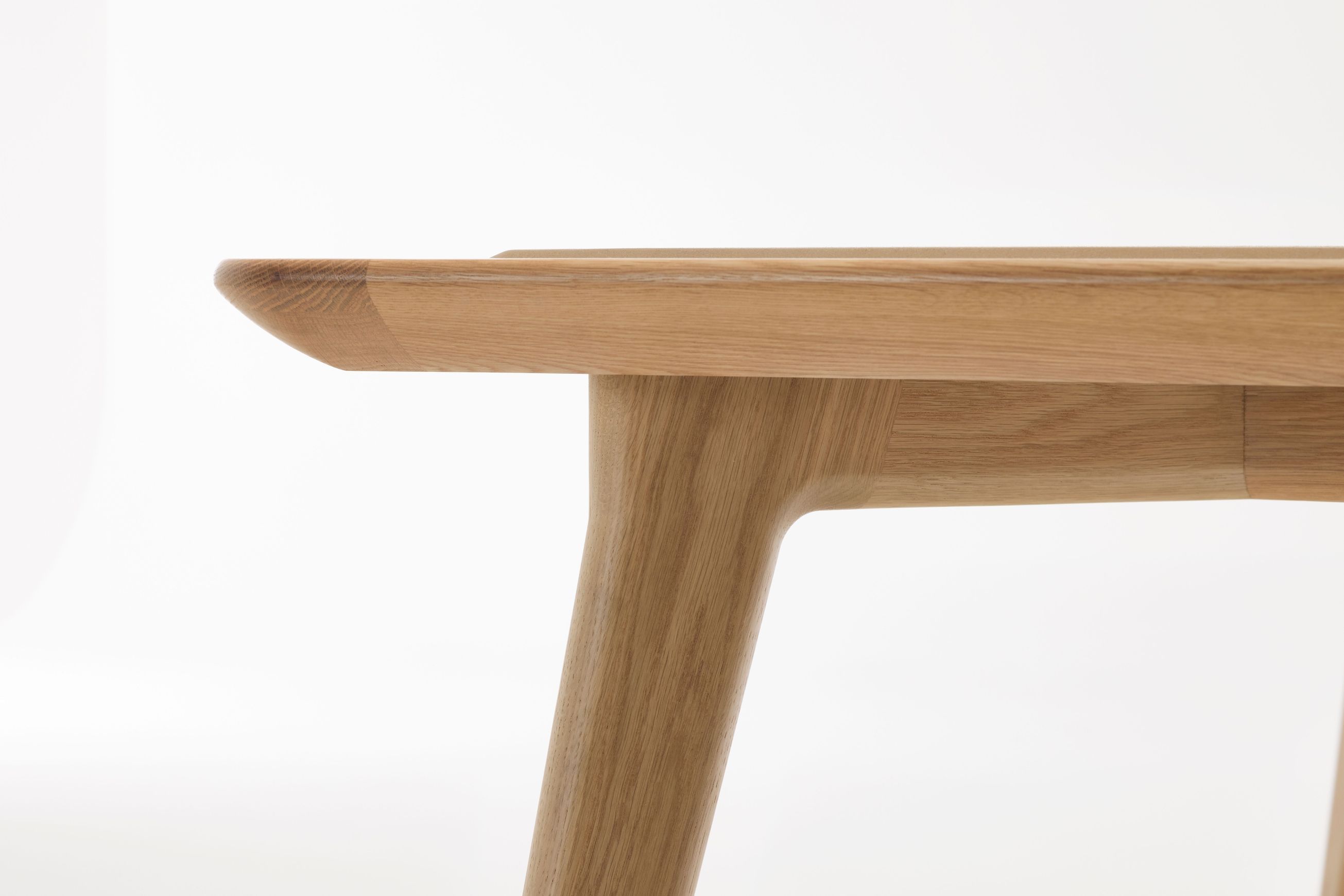 Aire | Desk