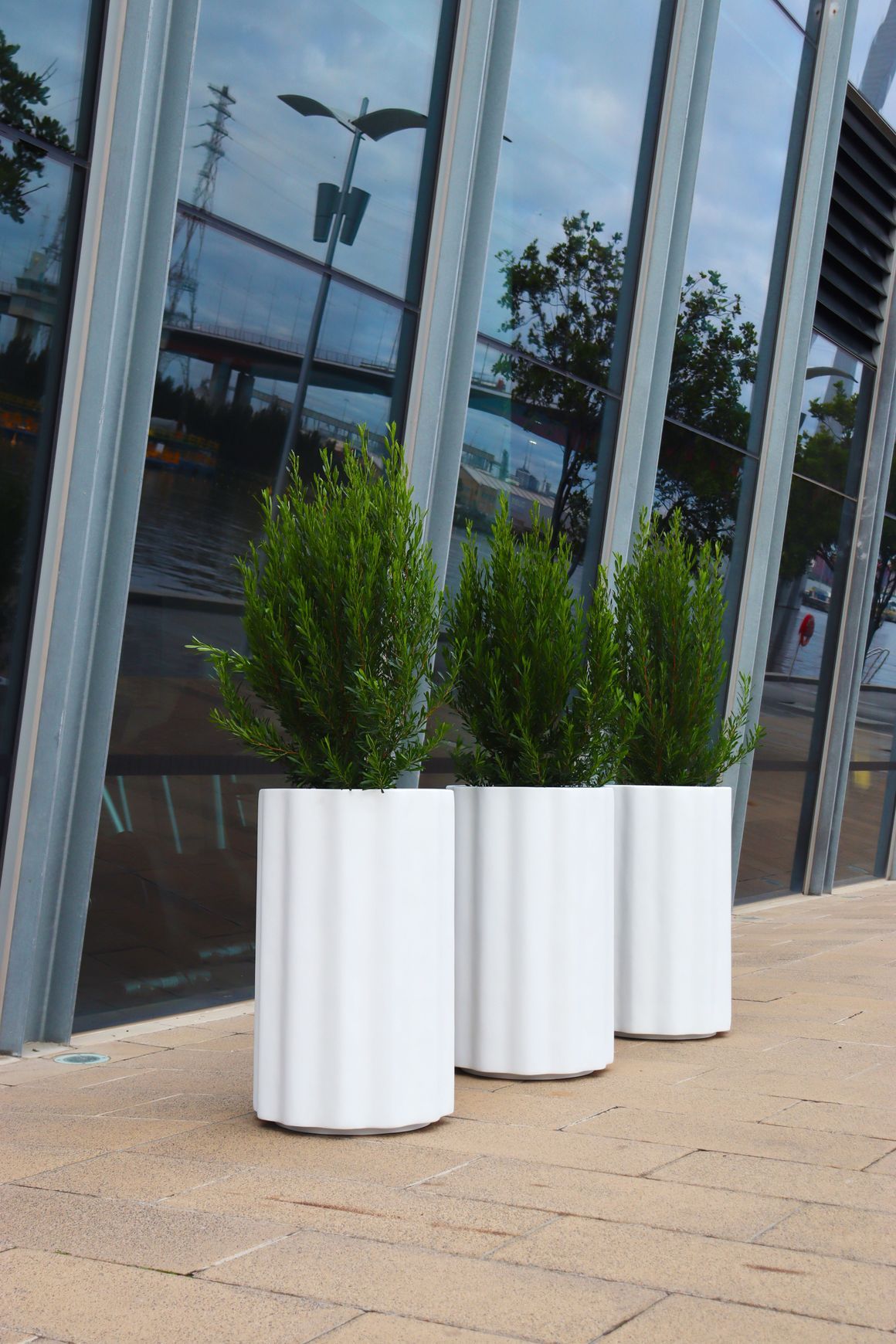 White Vattra Cylinder