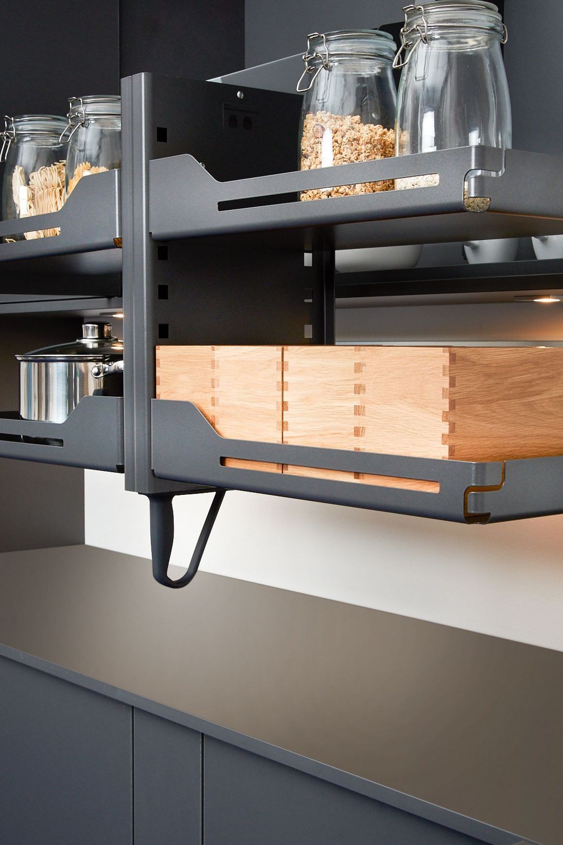 Peka Pegasus Pull-down Shelf lift