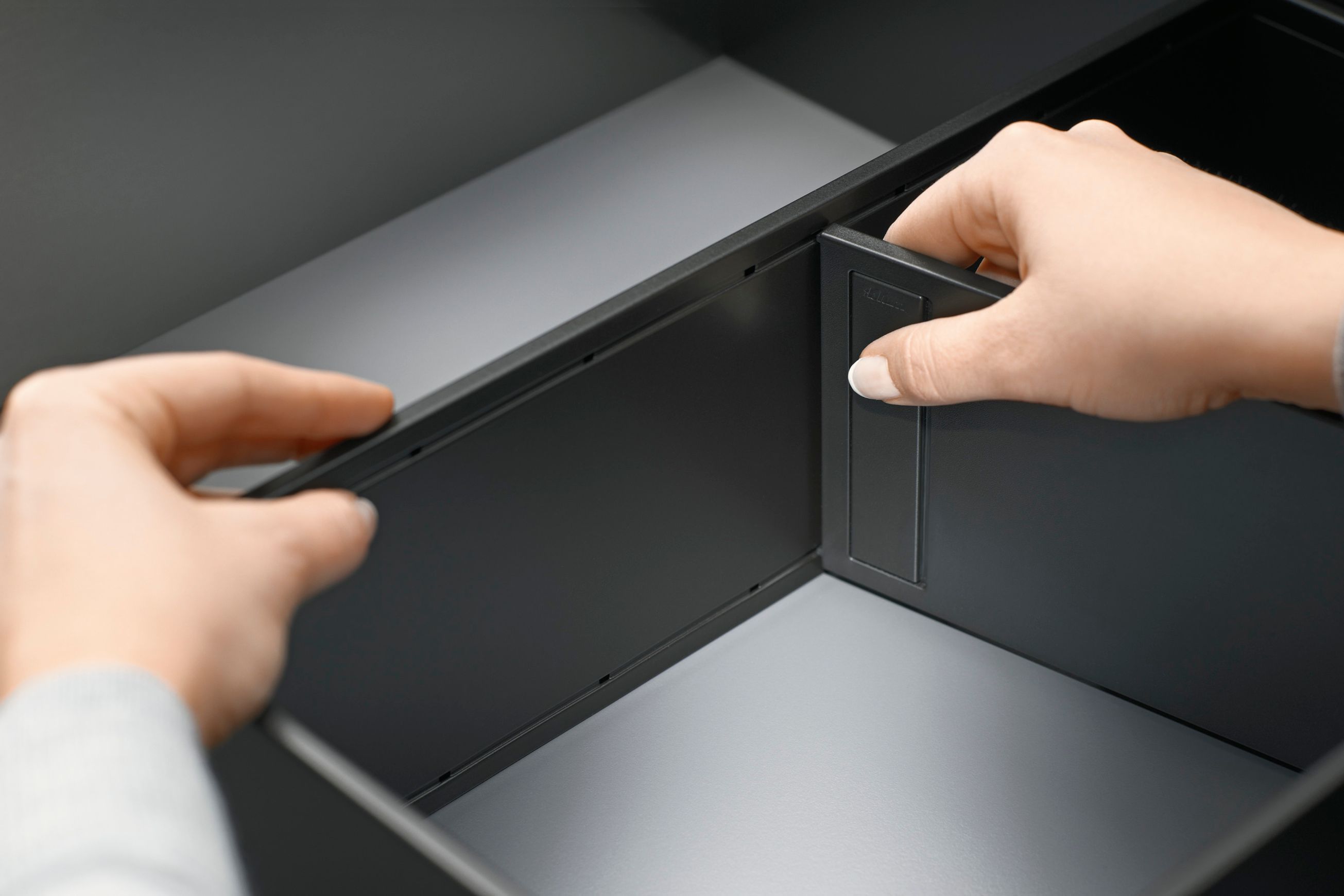 Cross Divider for Wide Steel Frames