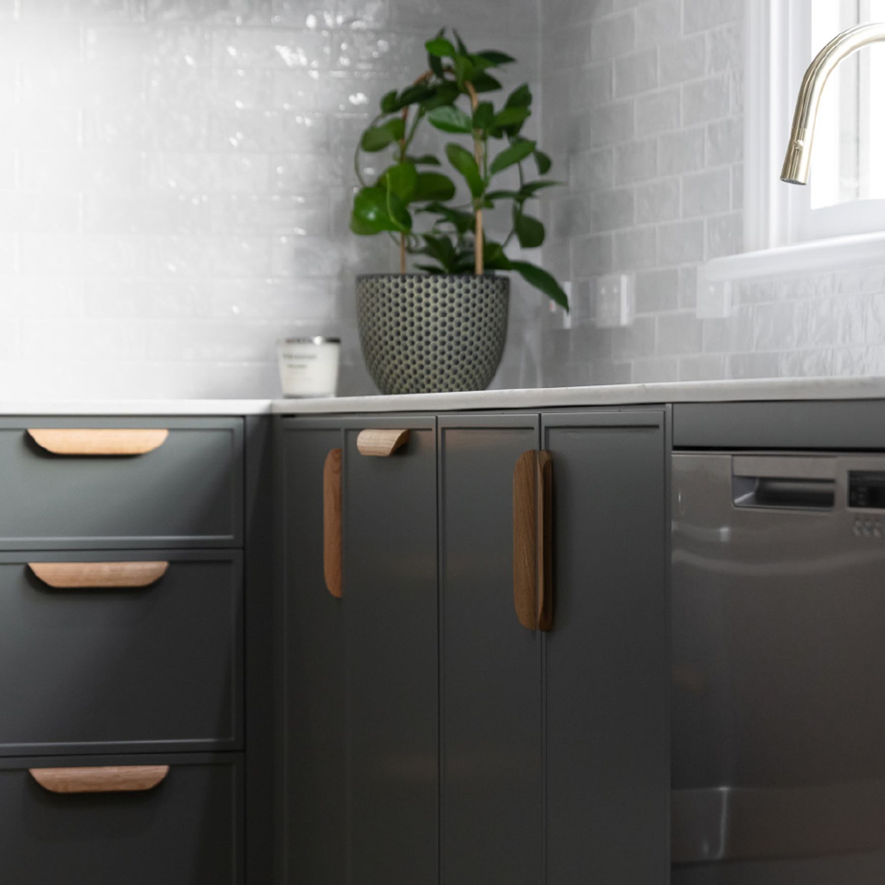 Cadello Crest Timber Handles