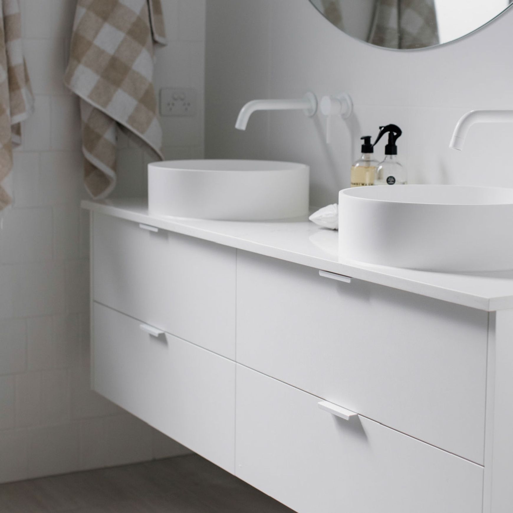 Ferrara Lip Pull | Handles