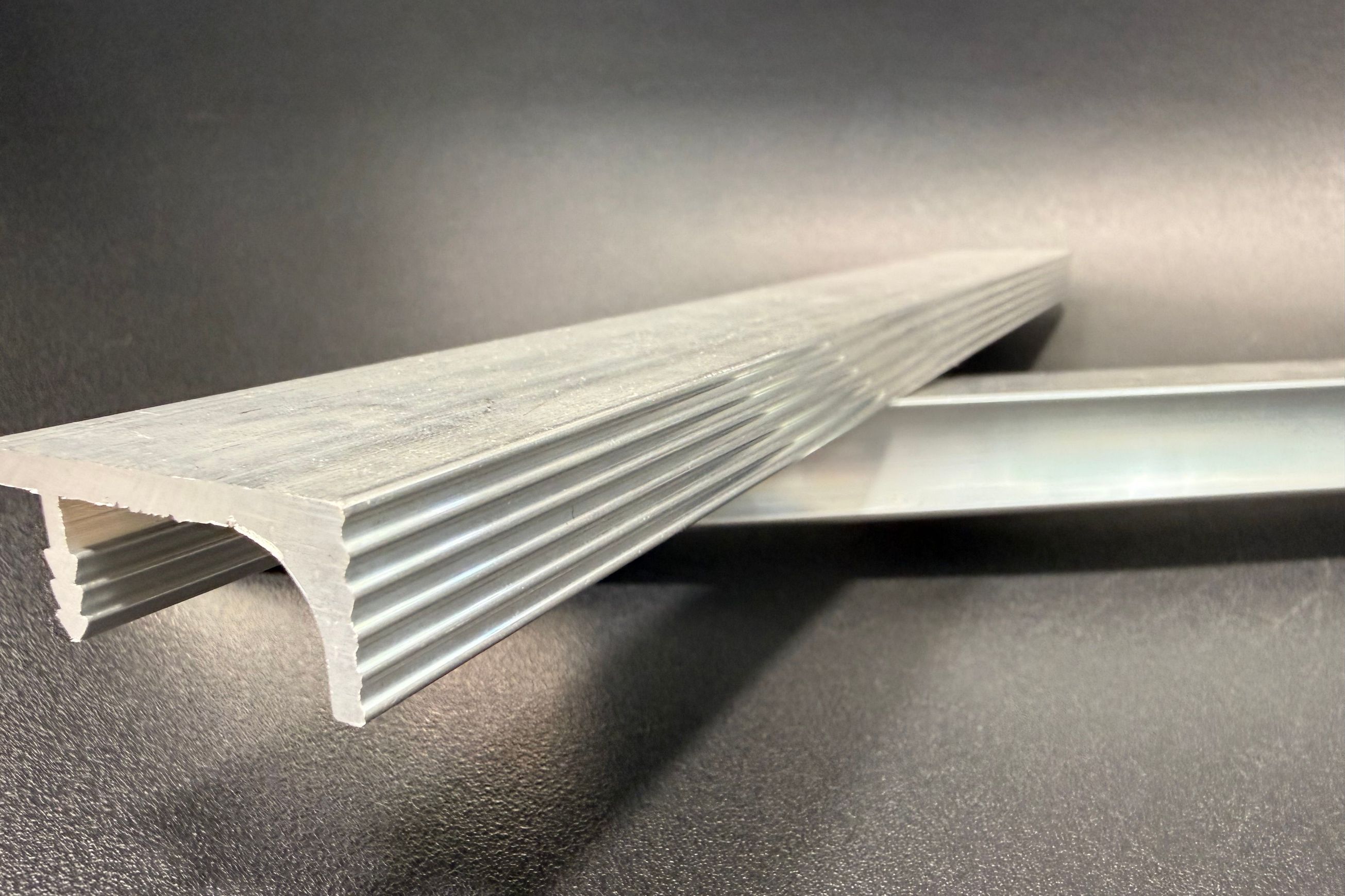 HB390 Series Continuous Drawer Pull