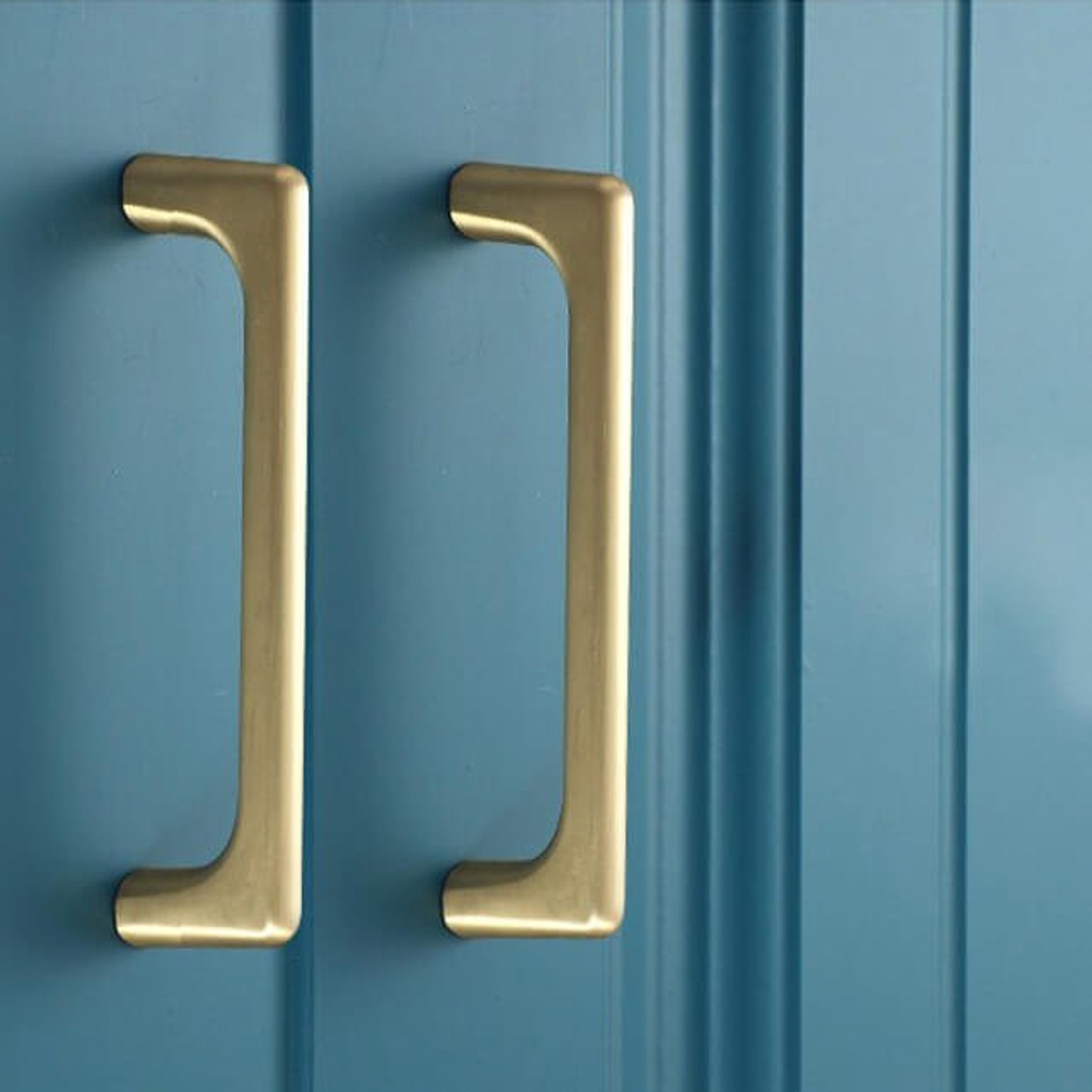 Surfers Paradise Contemporary Bar Handles