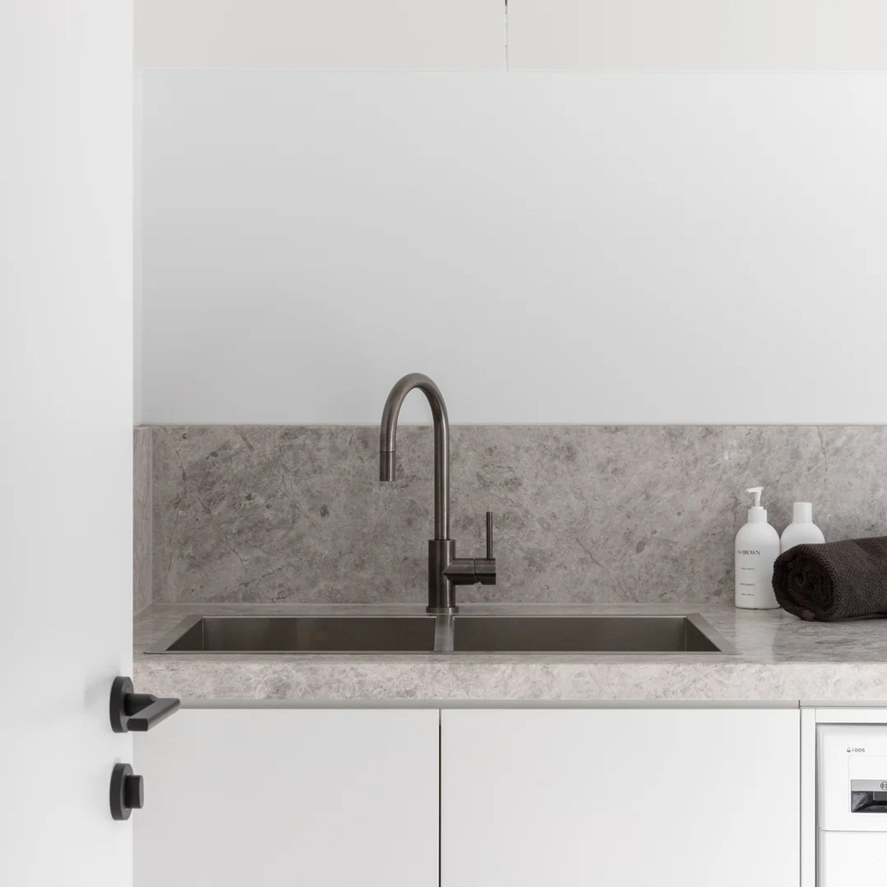 Elysian Commercial Pull-Out Kitchen Mixer - Brushed Gunmetal