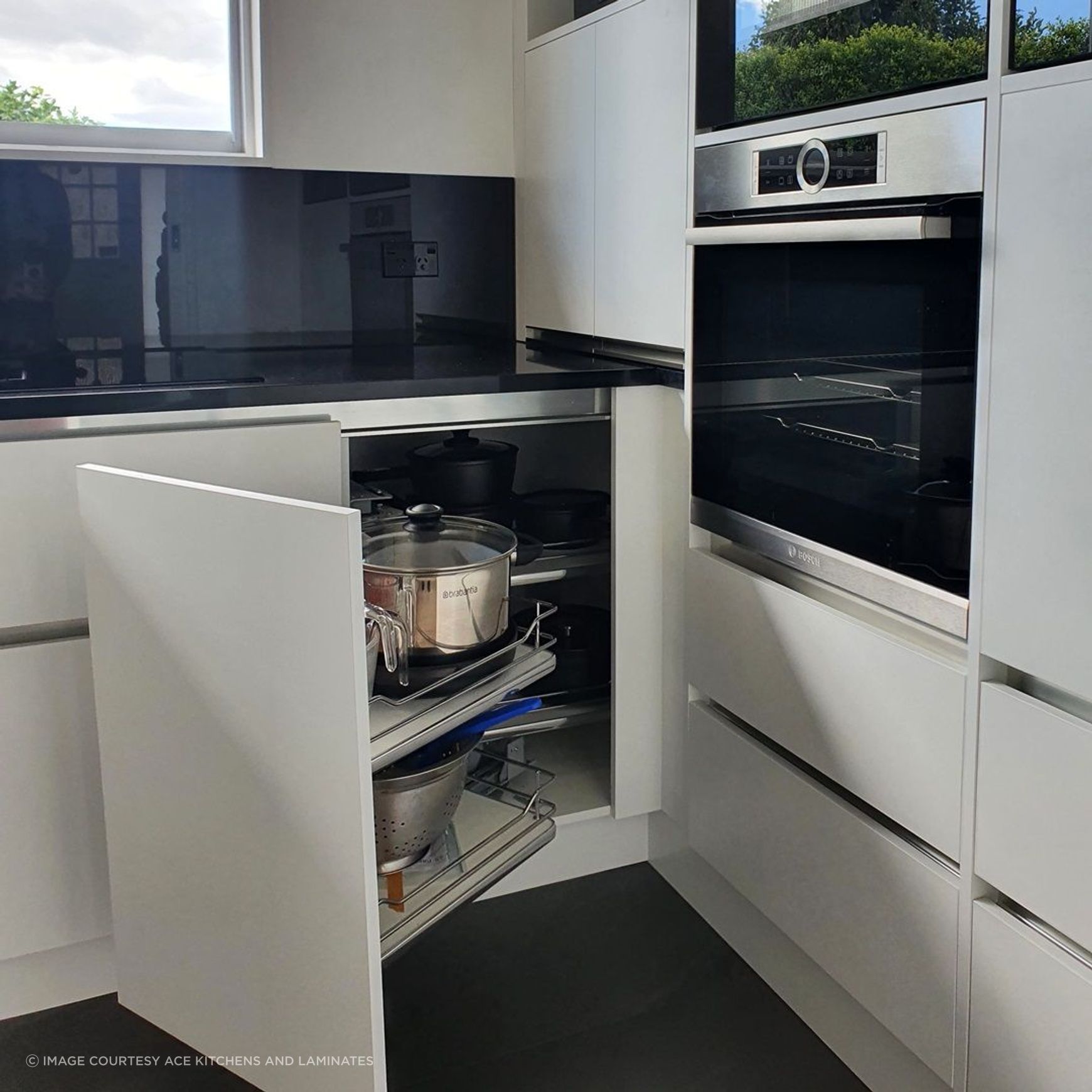 VS COR Fold Pull Out for Blind Corner Cabinets