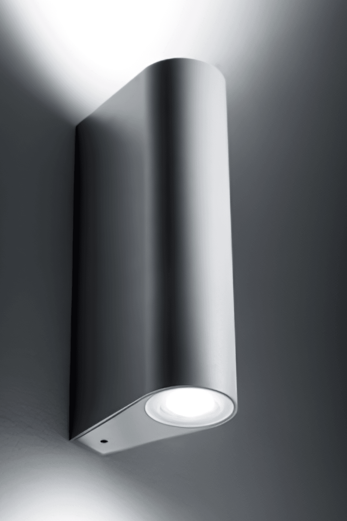 Smooth Wall Effect and Pole Mounted Light