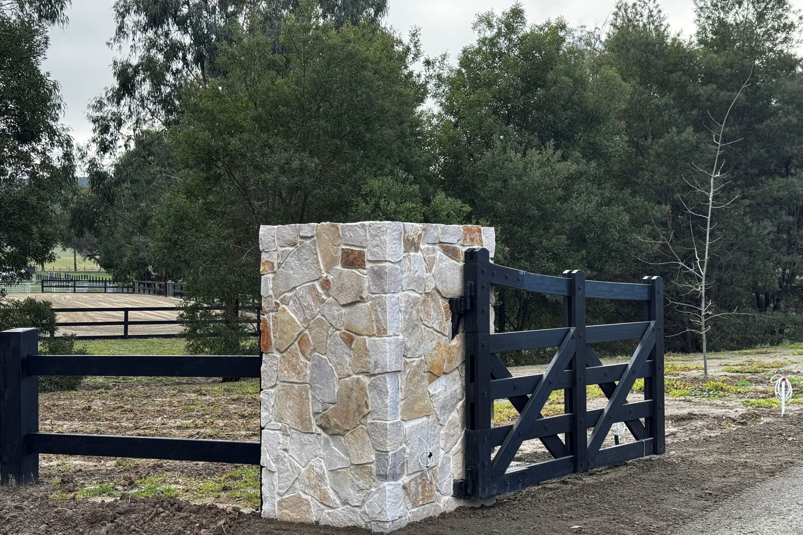 Loose Random Flinders Wall Cladding