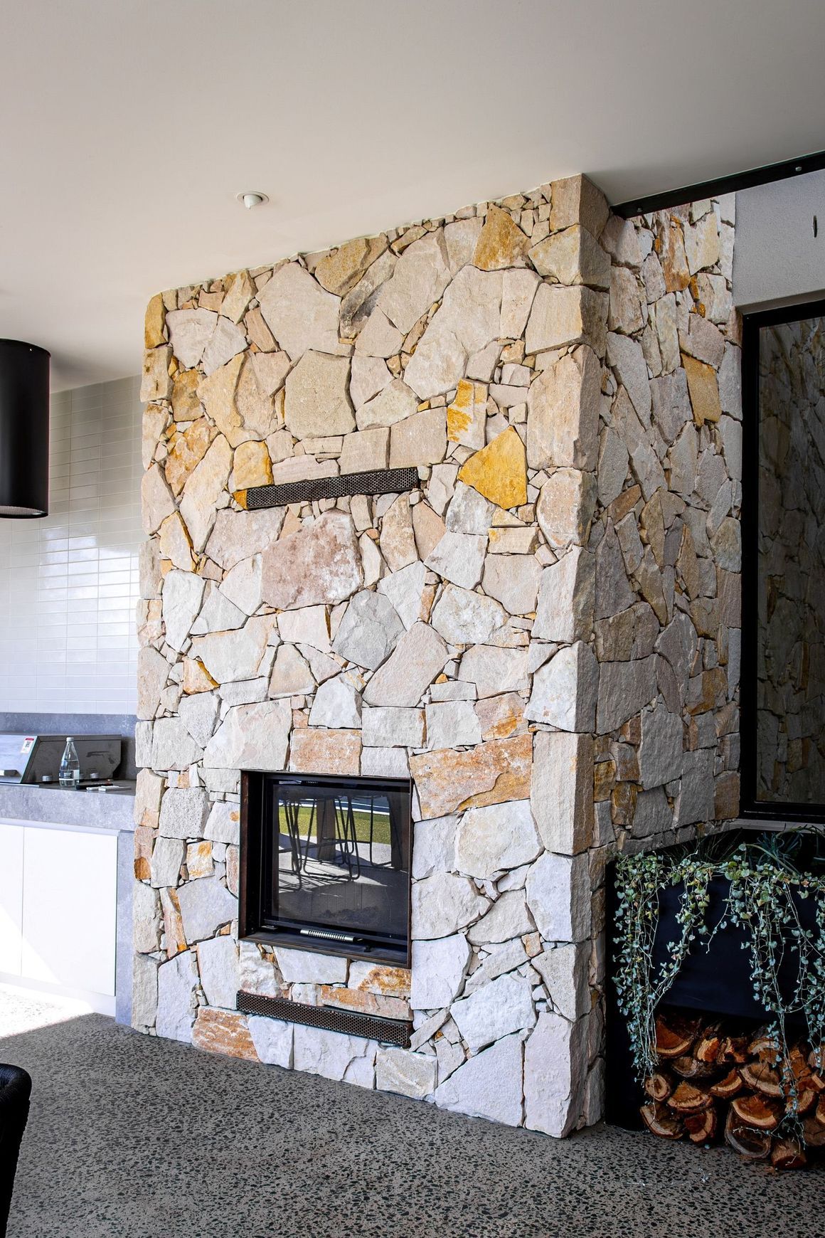 Loose Random Flinders Wall Cladding