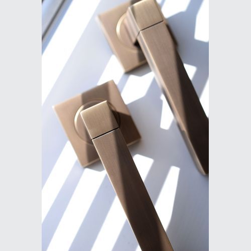 TS S1526 SQUARE SOLID LEVER HANDLE