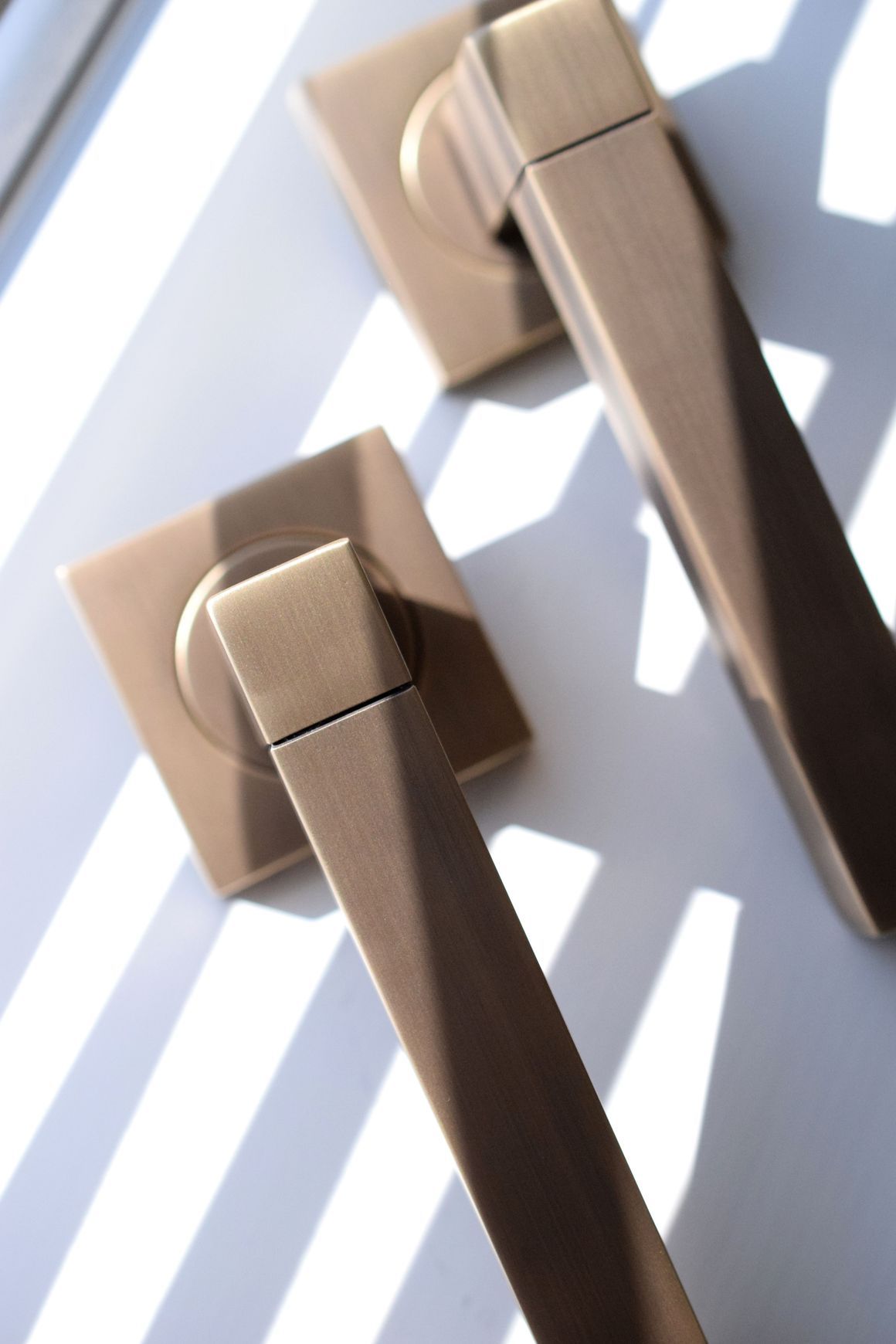 TS S1526 SQUARE SOLID LEVER HANDLE