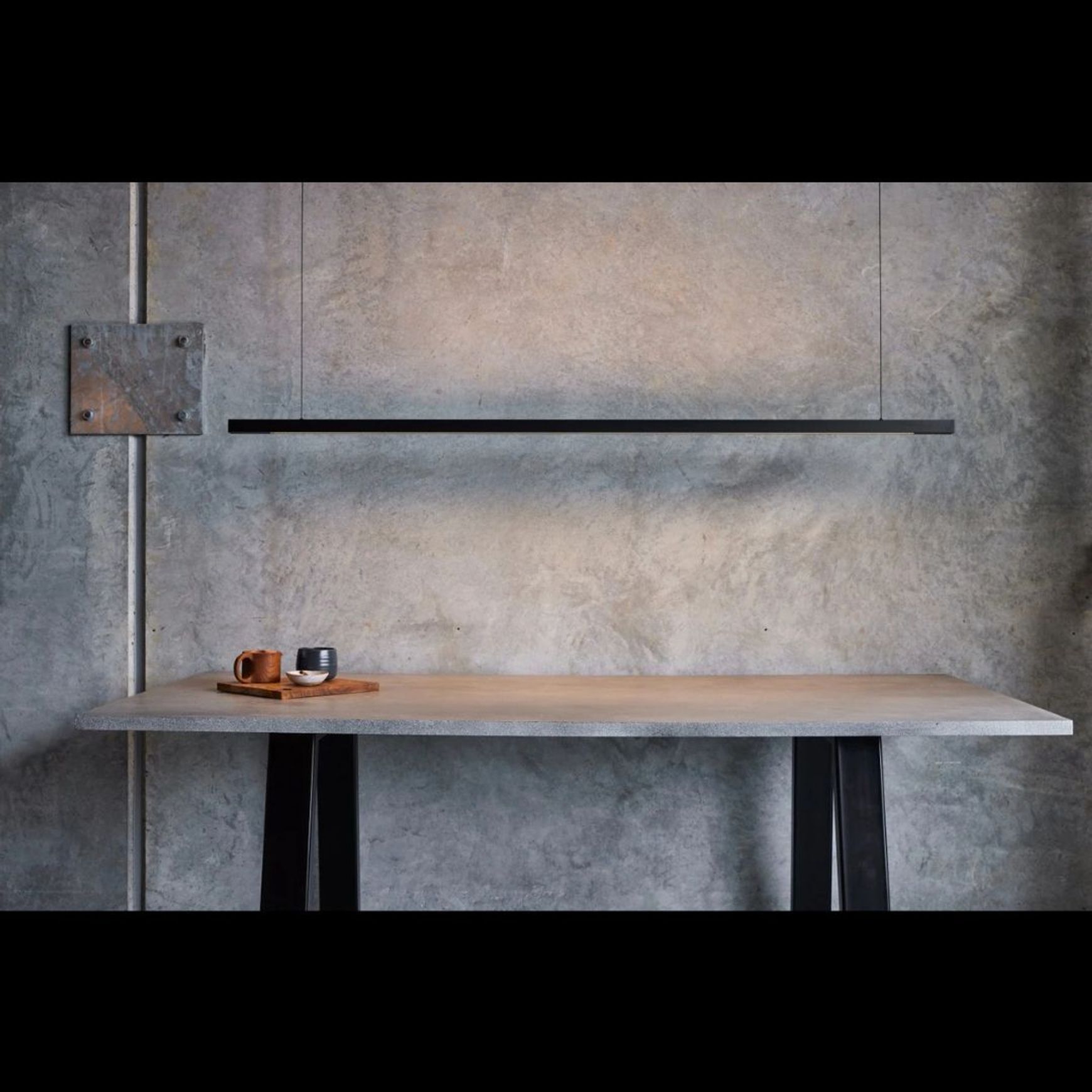 Capsühl Linear LED Pendant Black