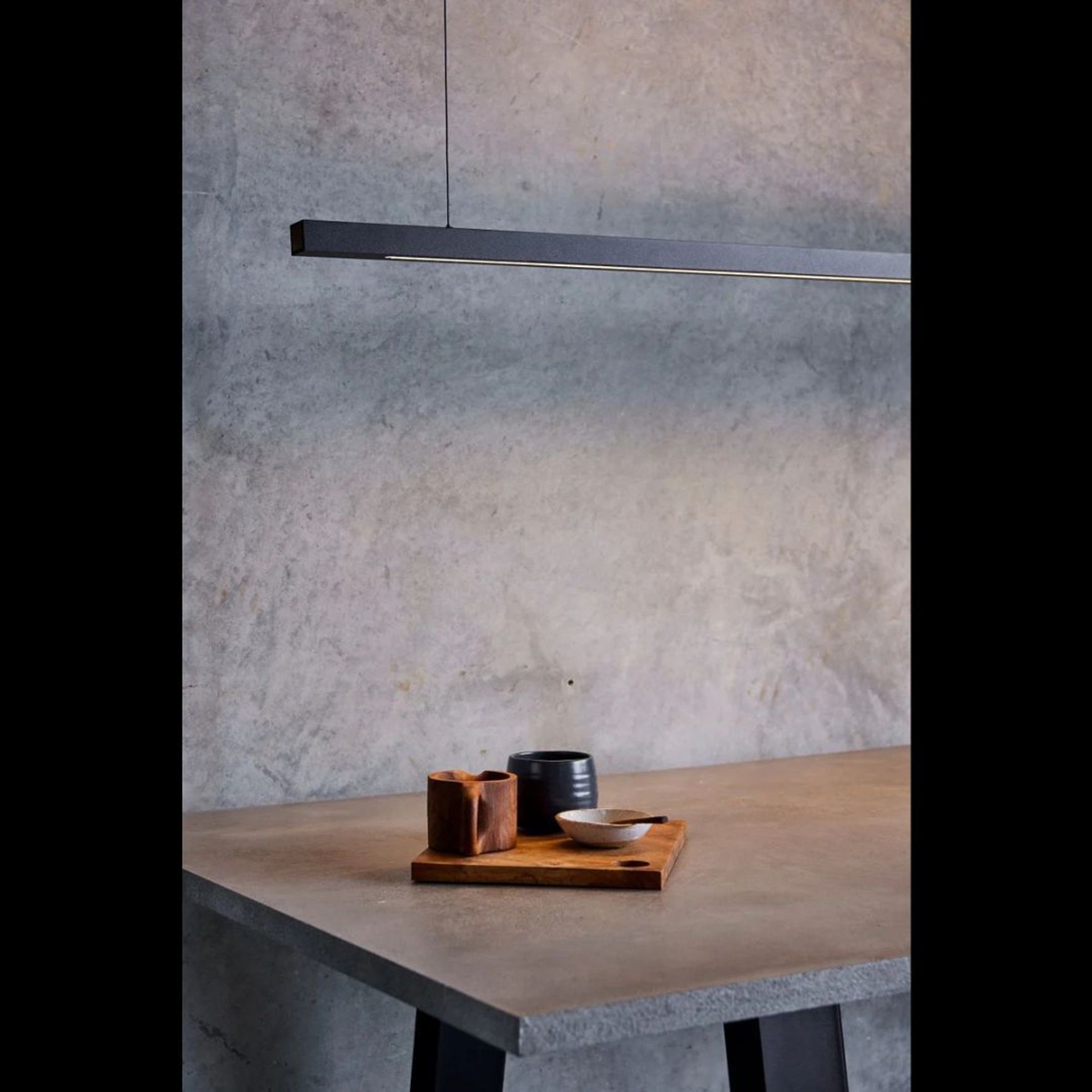 Capsühl Linear LED Pendant Black