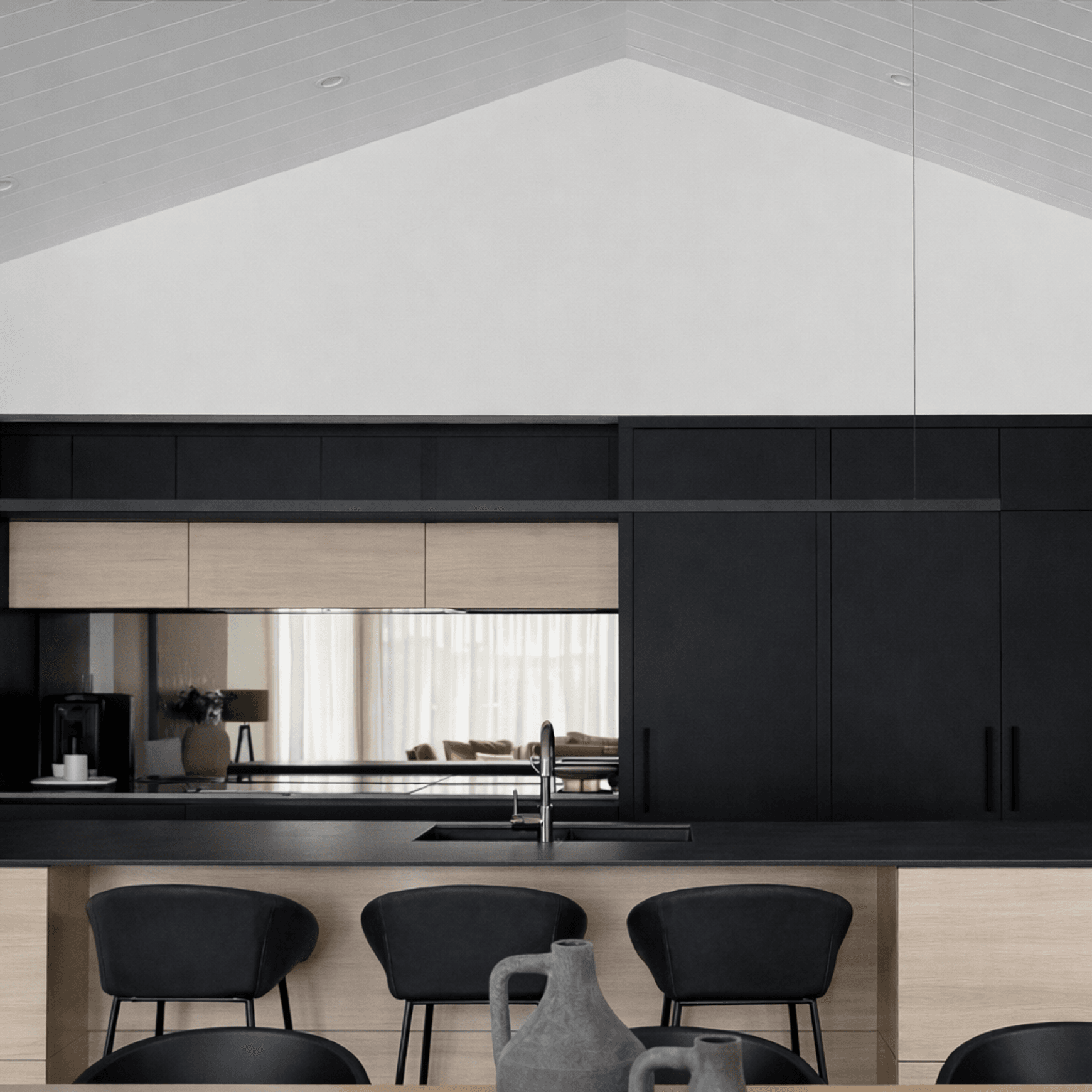 Capsühl Linear LED Pendant Black