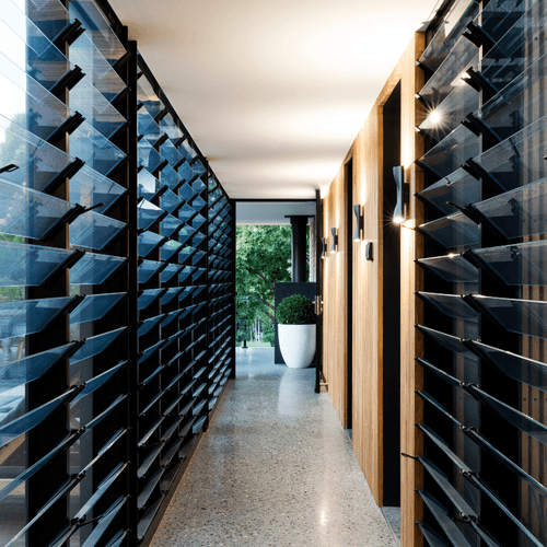 Vantage I Series 525 I LouvreMASTER™ Window