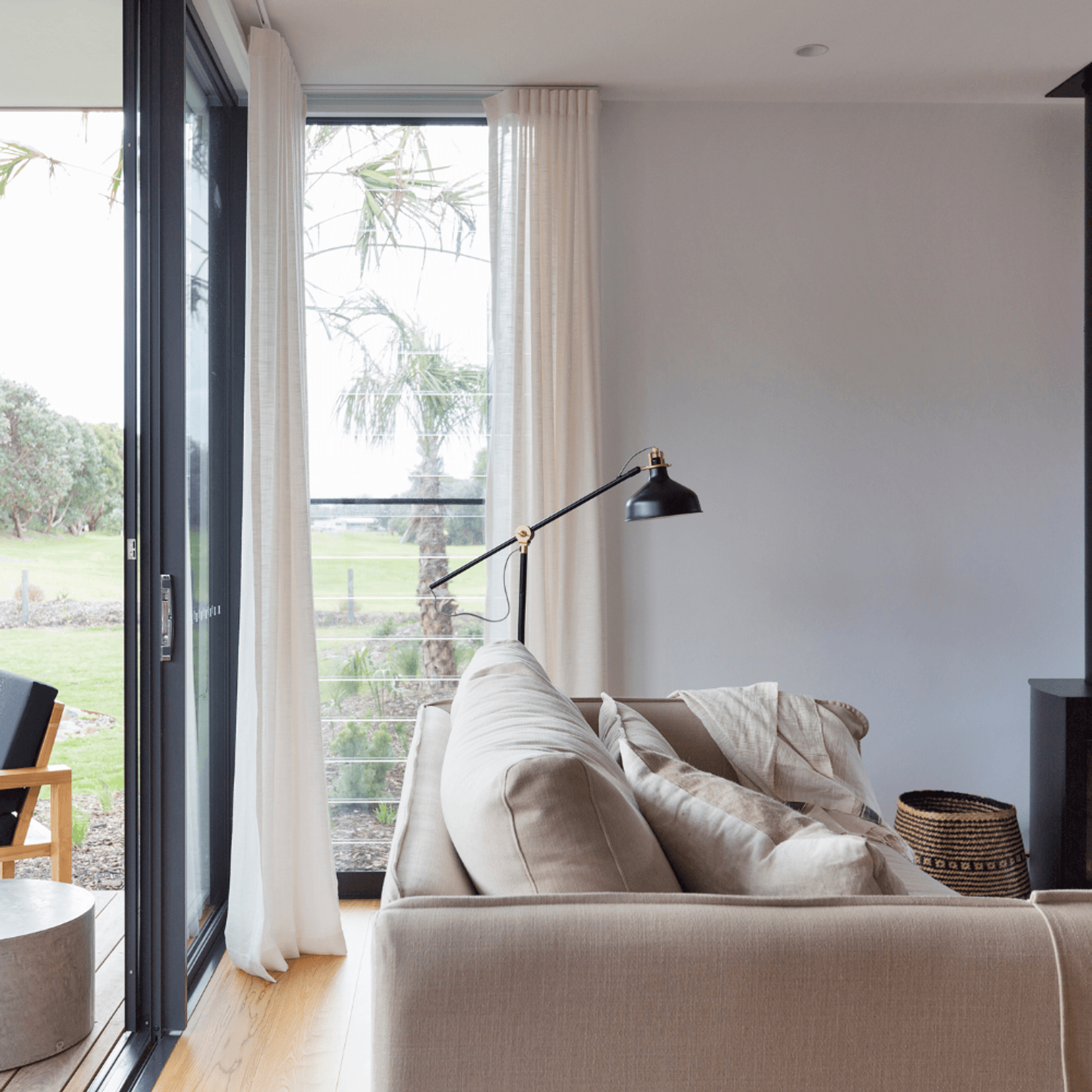 Vantage I Series 525 I LouvreMASTER™ Window
