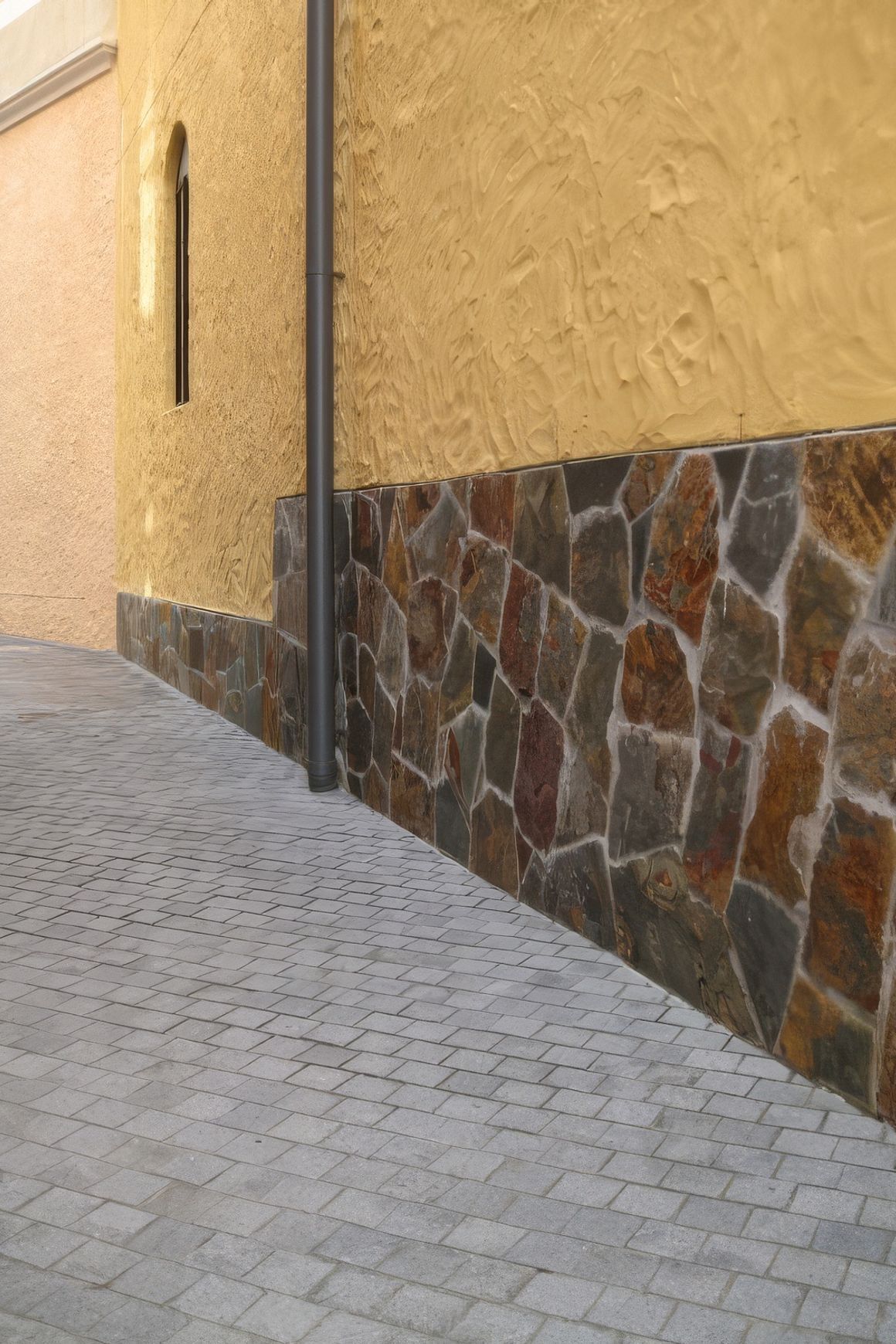 Gunmetal Granite | Cobblestones