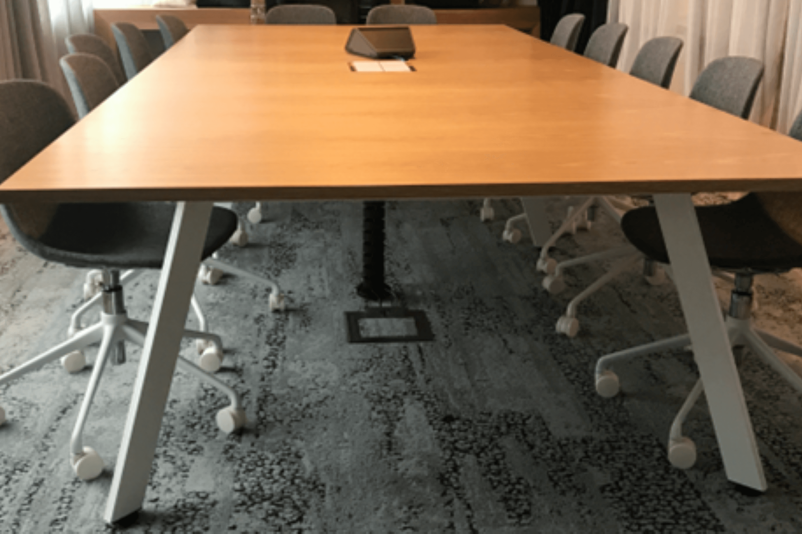 Leila Meeting Table