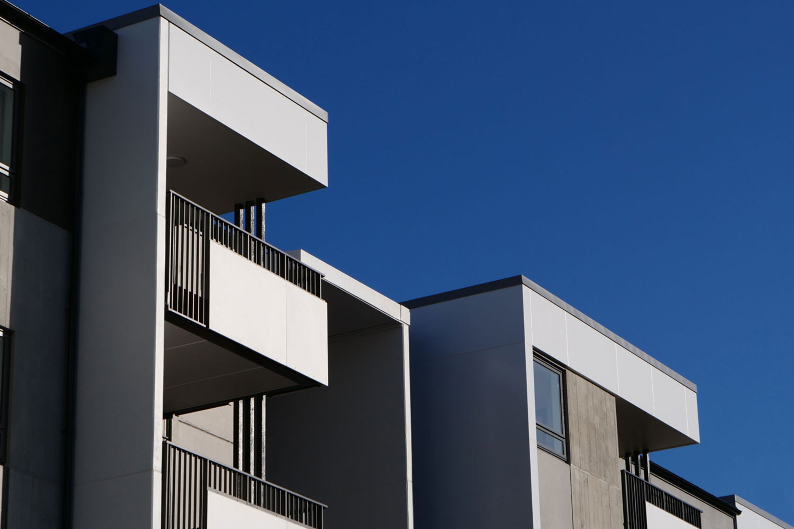 Skyrail A Solid Post with Sheet I Aluminium Balustrade