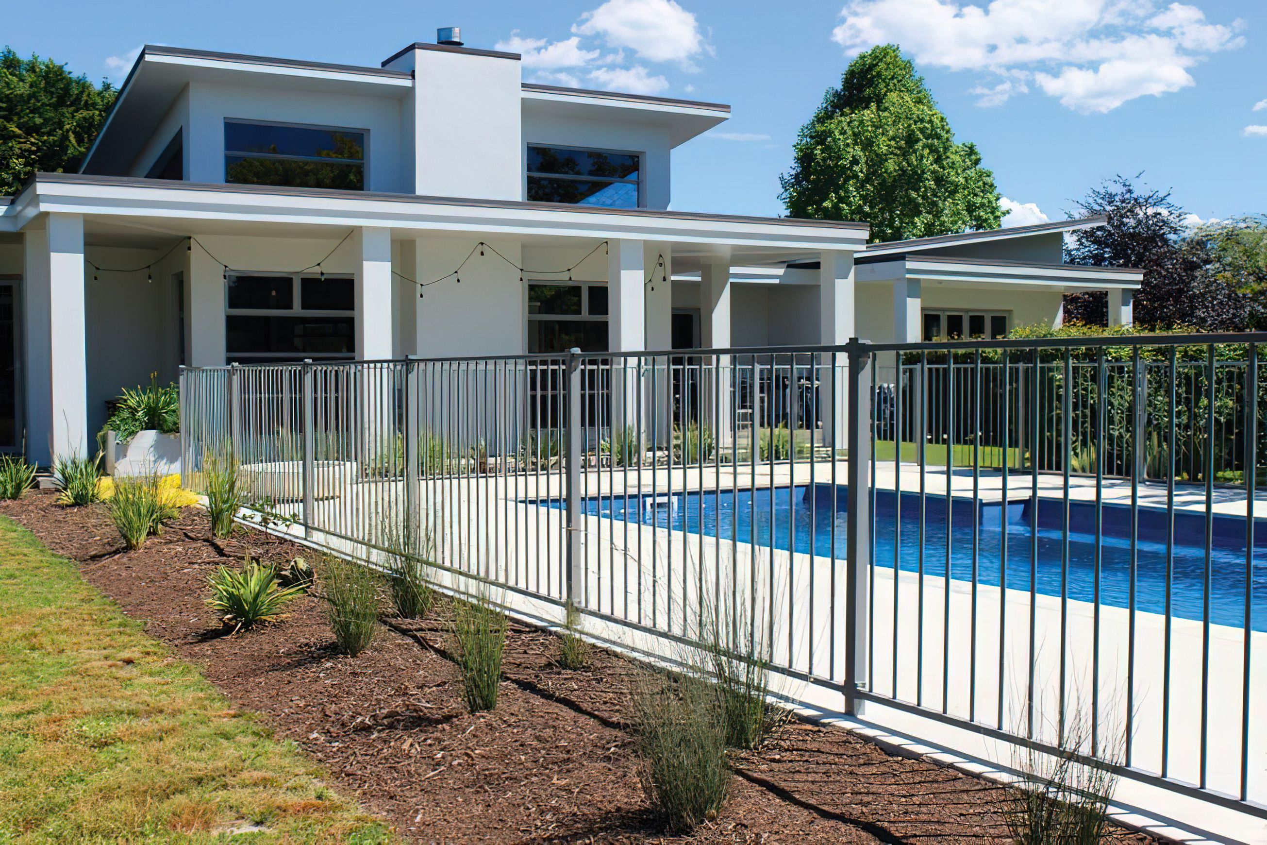 Classic - Tubular Pool Fence