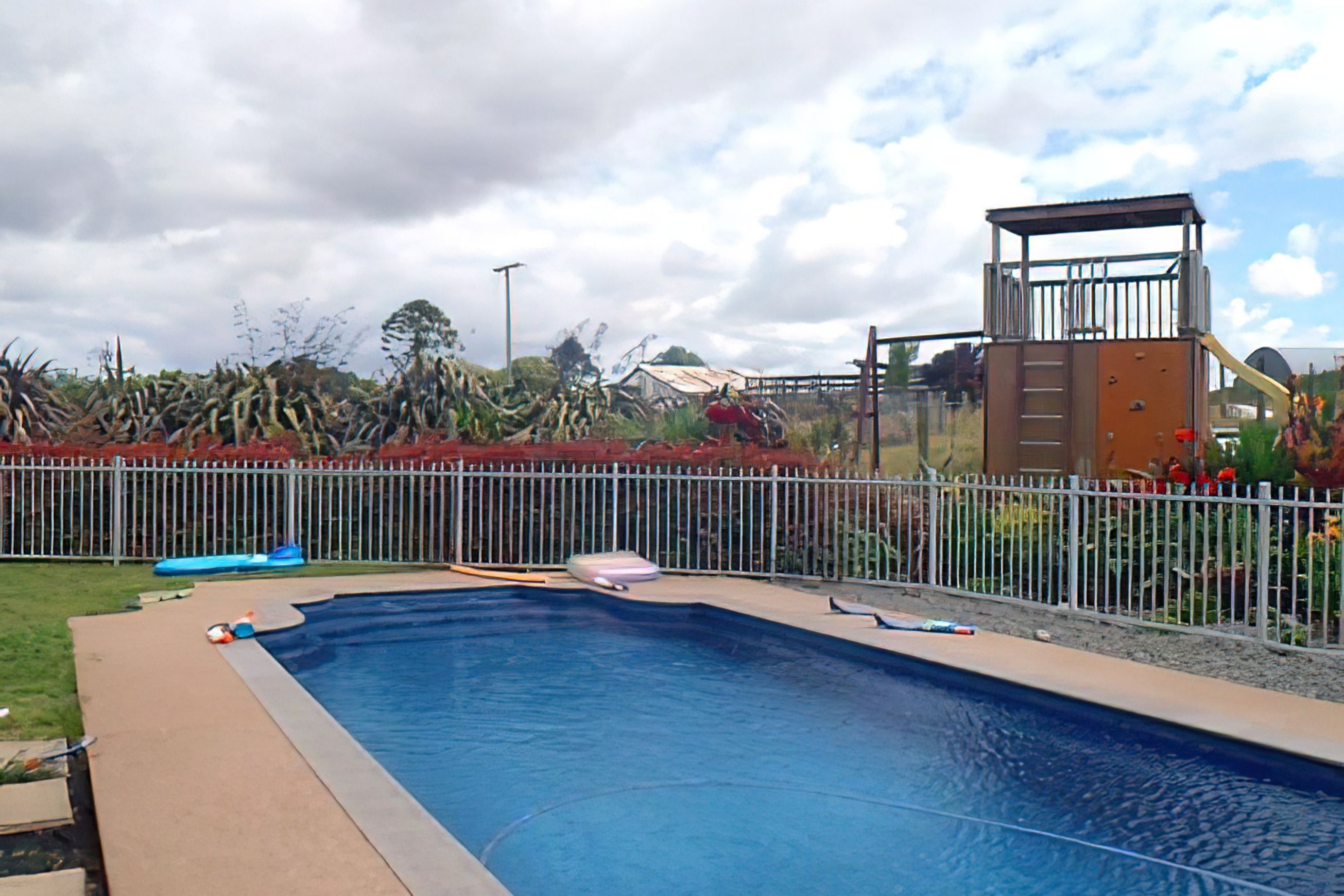Balmain - Tubular Pool Fence